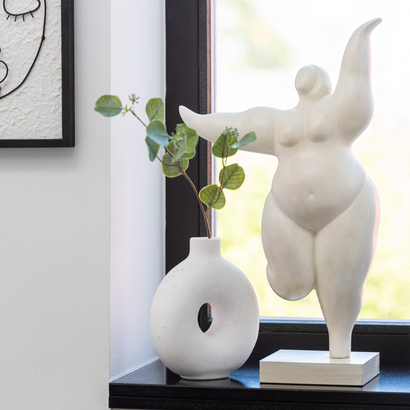 Figuur Delphine Poly Beige H52cm J-Line