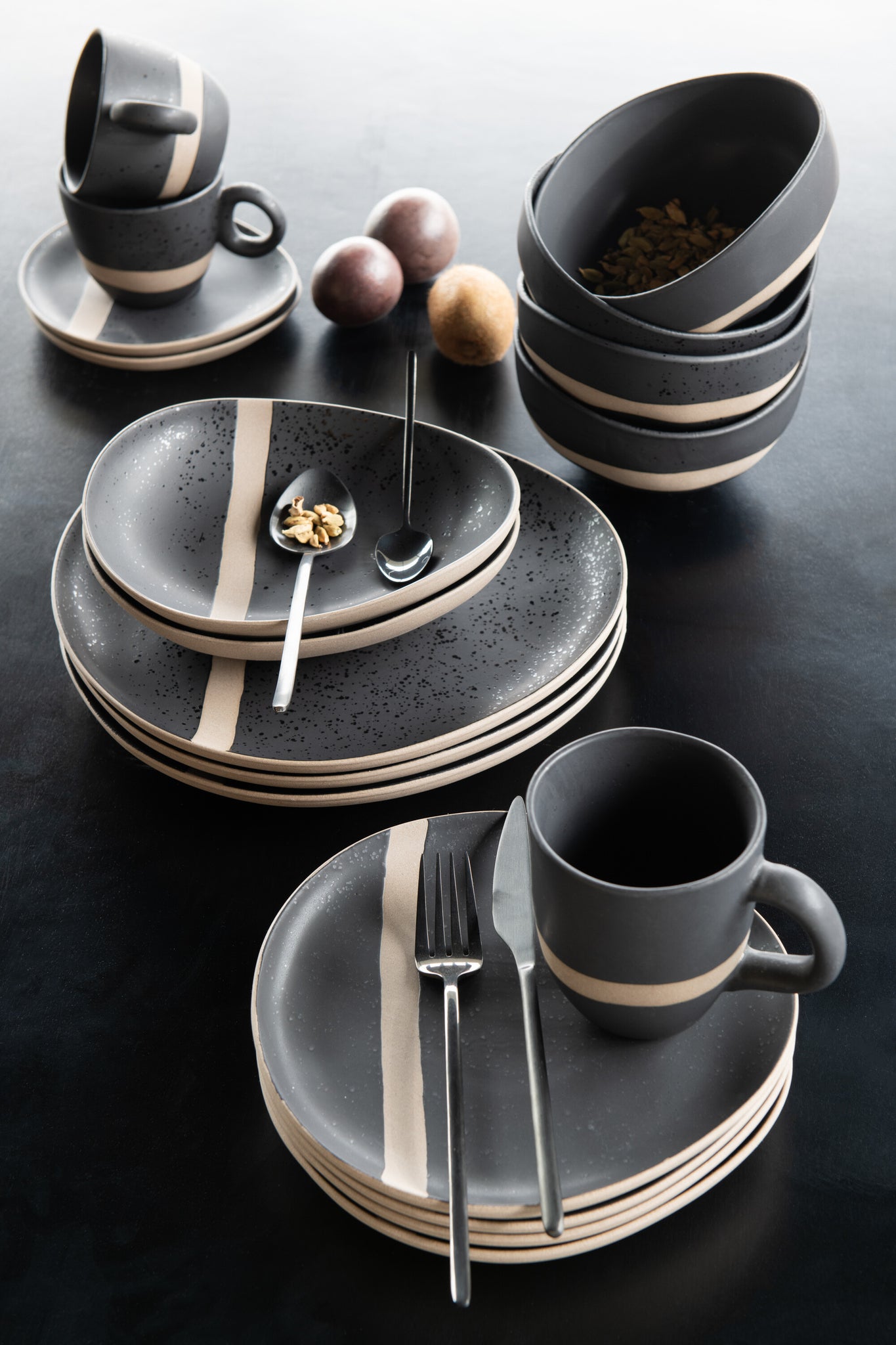 Kopje + Schotel Keramiek Zwart/Taupe J-Line
