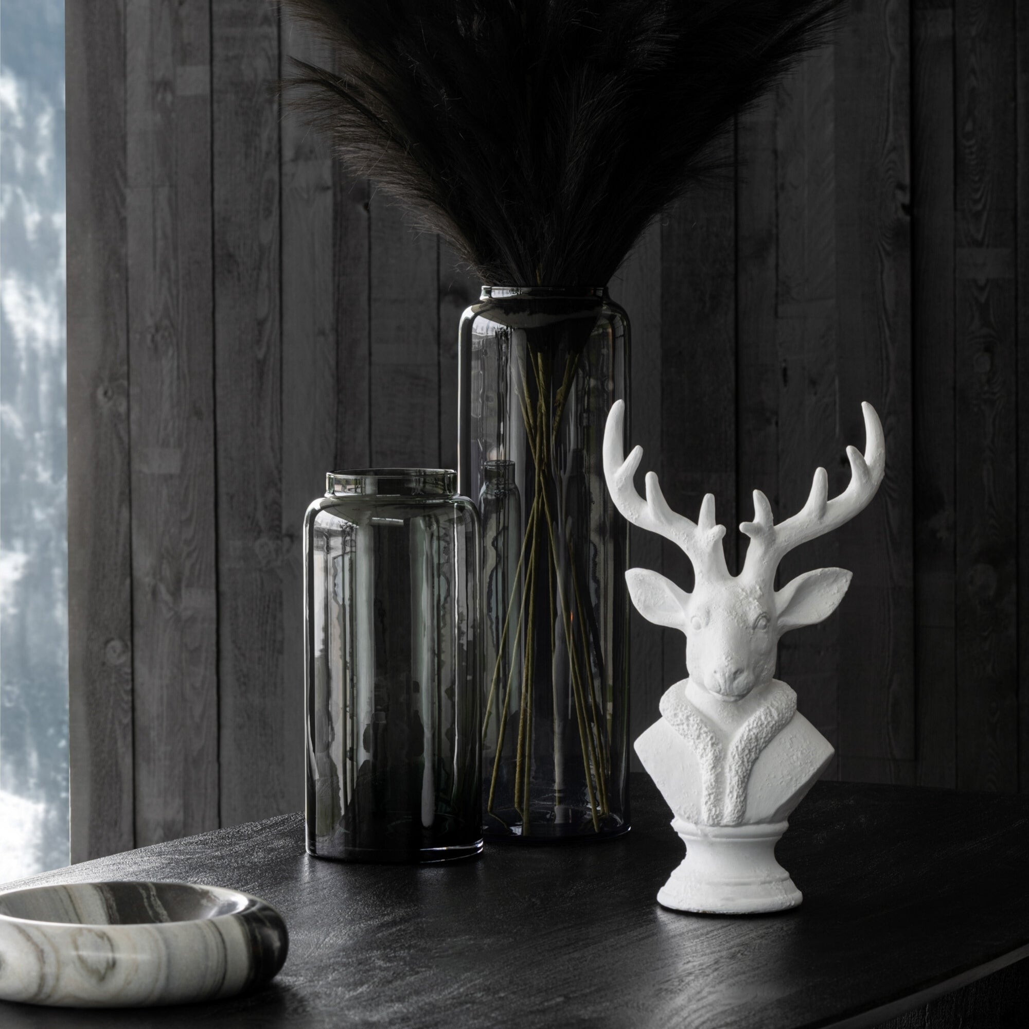 Hert Polyresin Wit Large J-Line