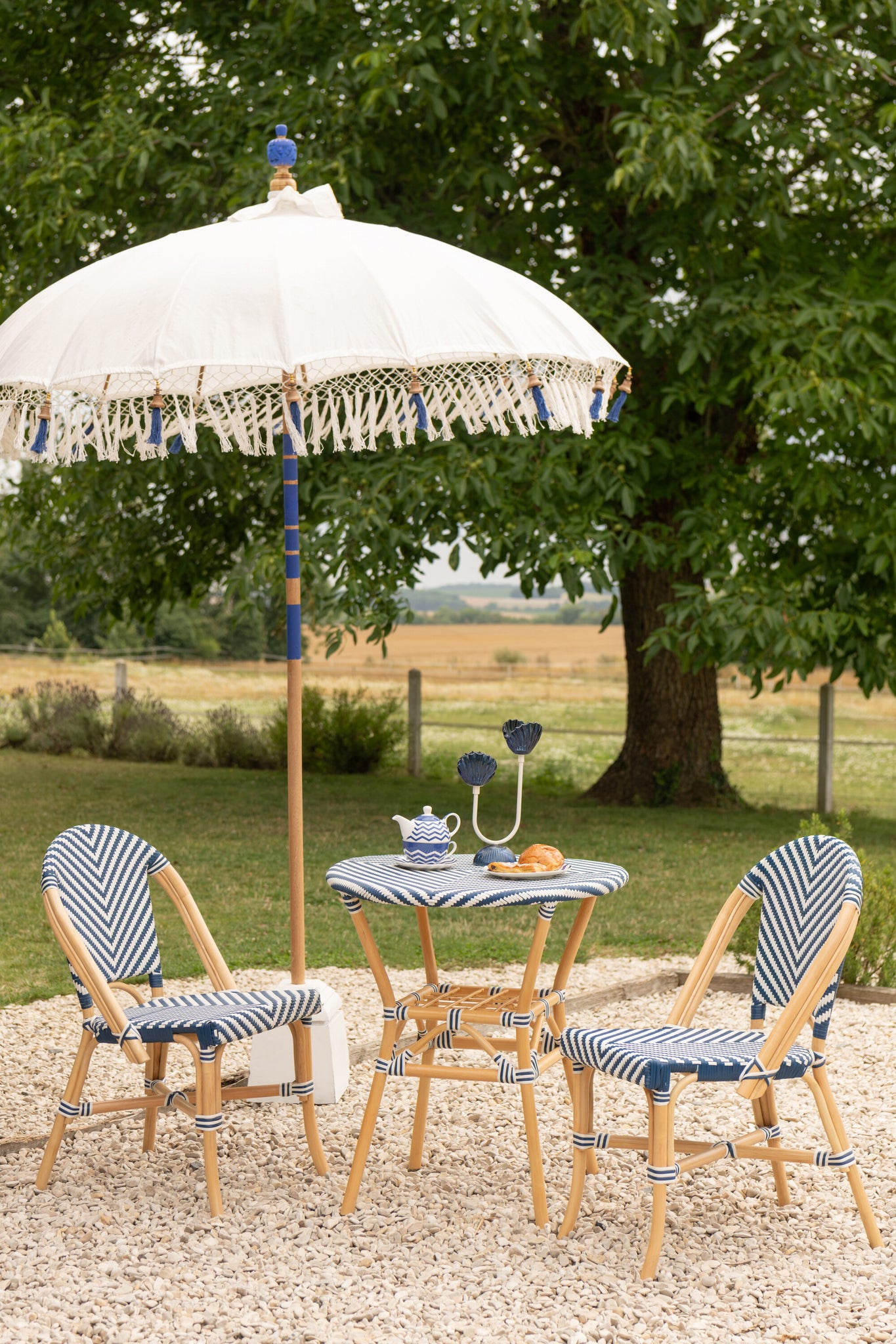 Outdoor Eettafel Geo Rond Rotan Blauw/Wit J-Line