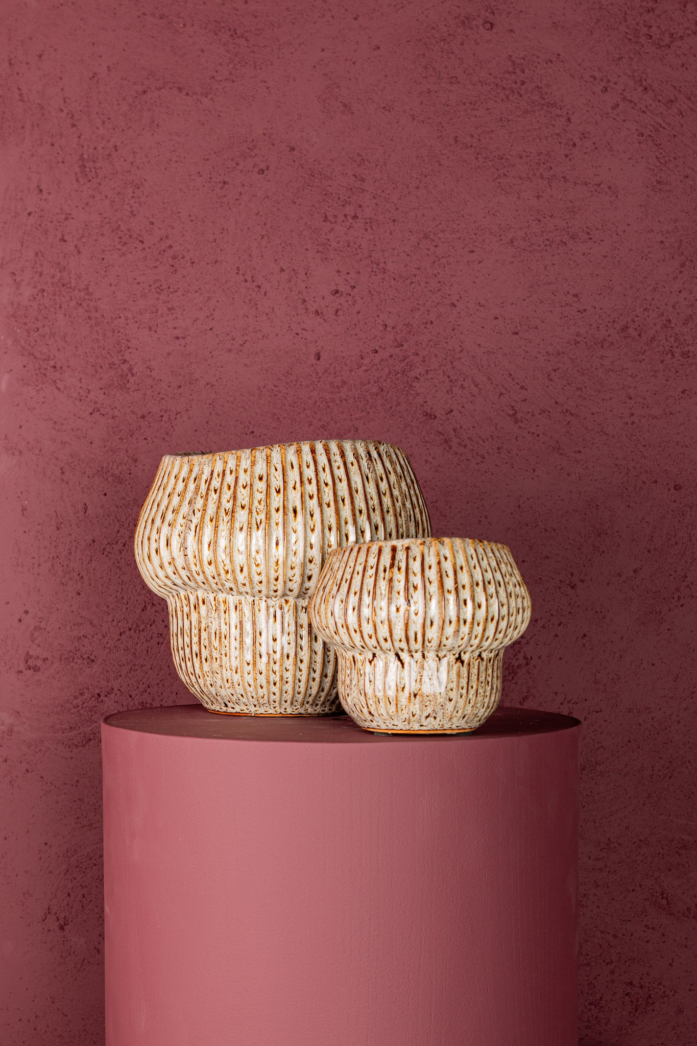 Colby Bruin Keramiek Pot Rond Shaped With Lines XL Dia25cmxH23cm PTMD