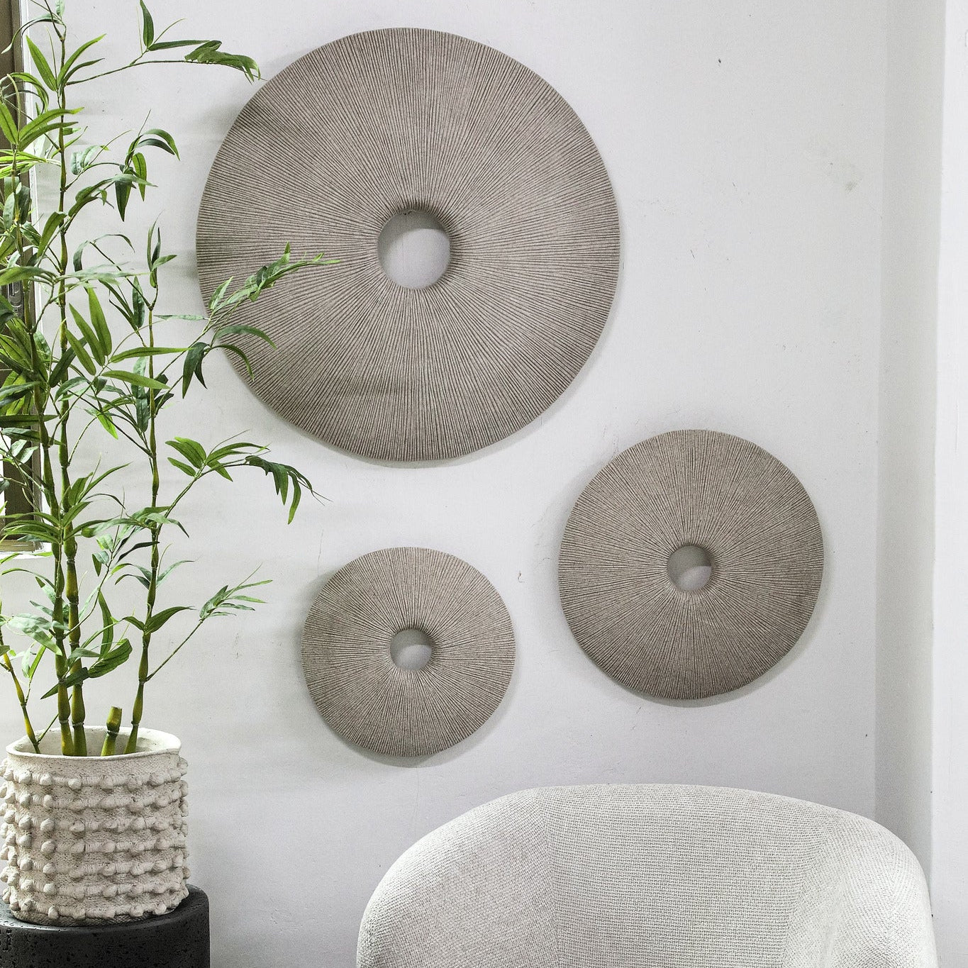 Kathelle Cream Poly Round Sandstone Wallpanel L PTMD