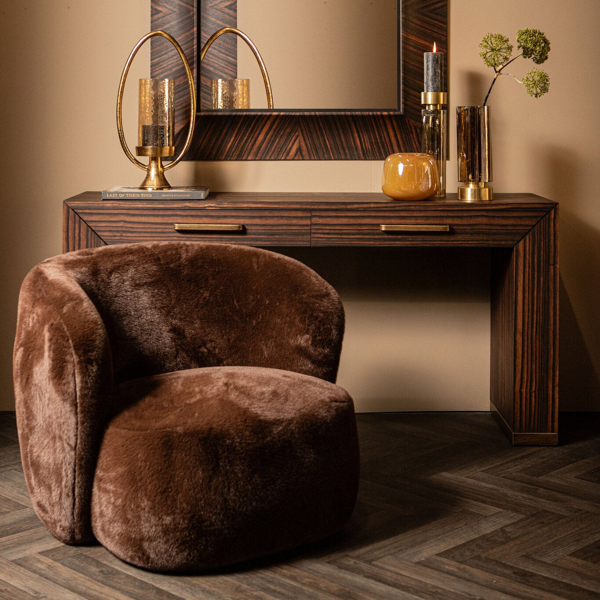 Aphrodite Dark Brown Fauteuil Fur PTMD