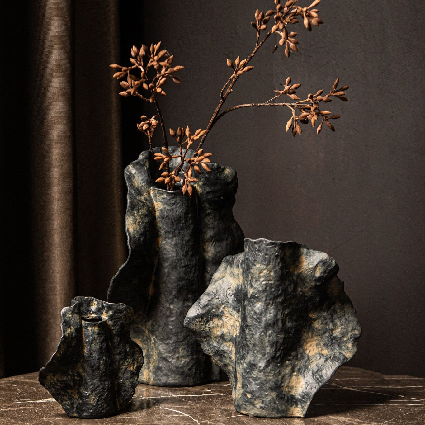 Aleigha Black Ceramic Organic Shaped Vaas L PTMD