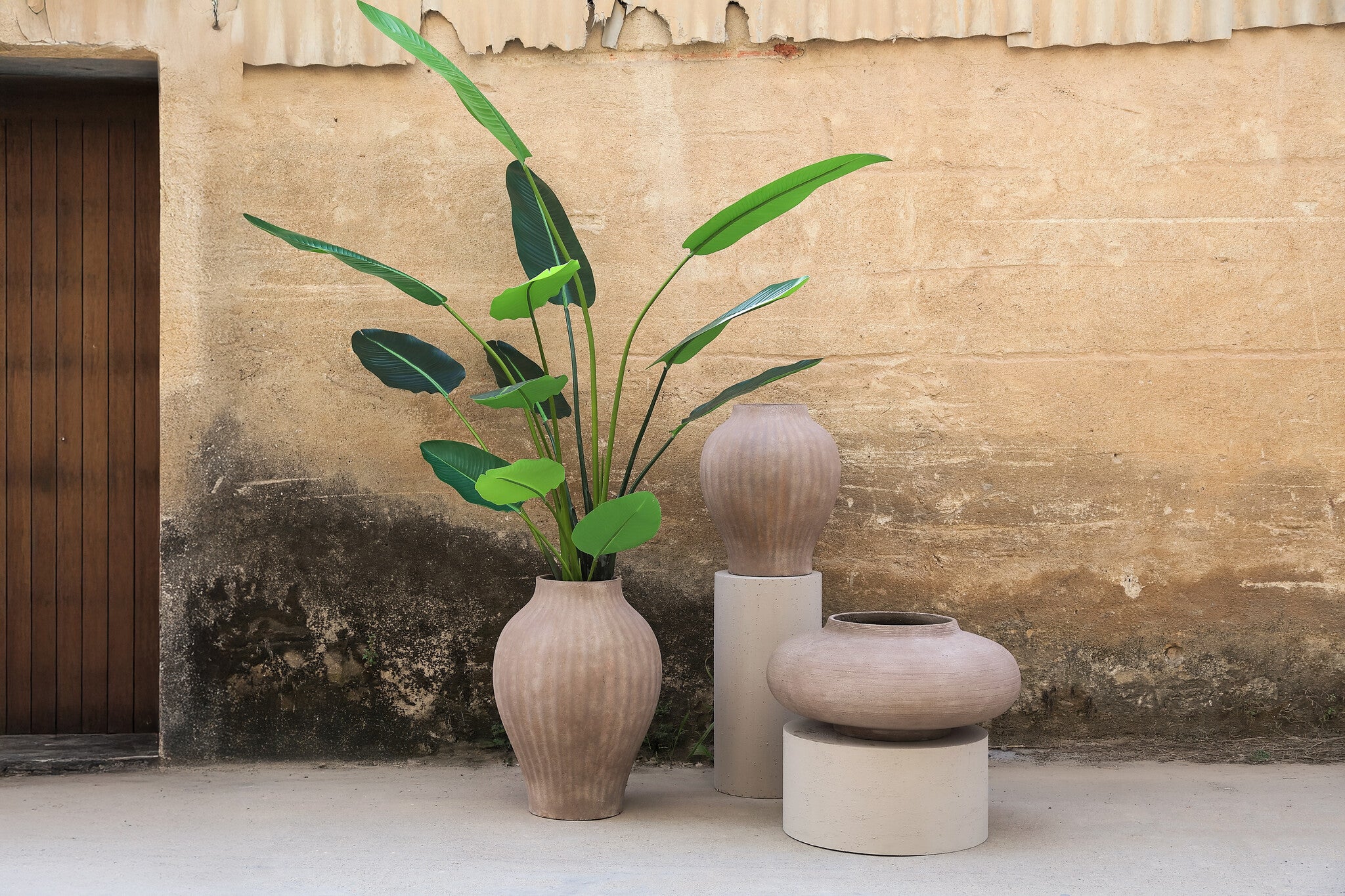 Beautii Brown Fiber Cement Pot Ribbed Structure L PTMD