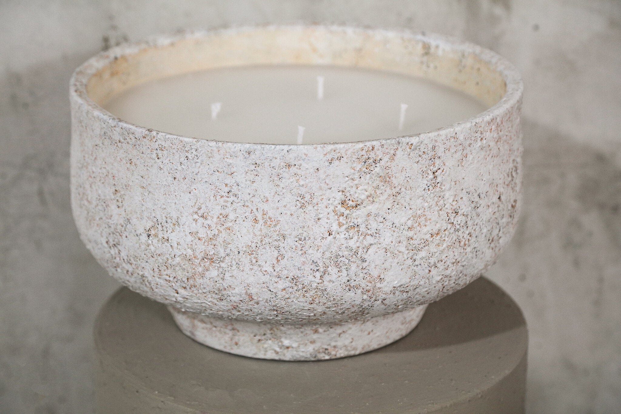 Outdoor Kaars Haily Wit Cement Op Voet Large PTMD