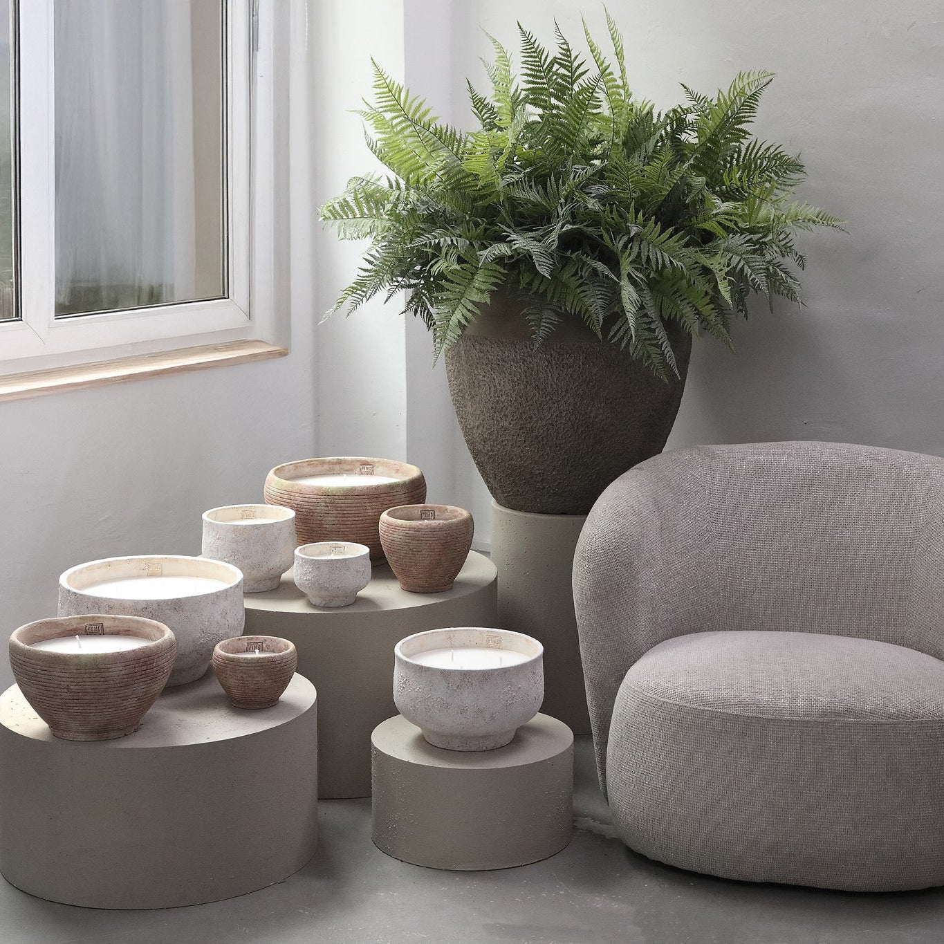Outdoor Kaars Haily Wit Cement Op Voet Medium PTMD
