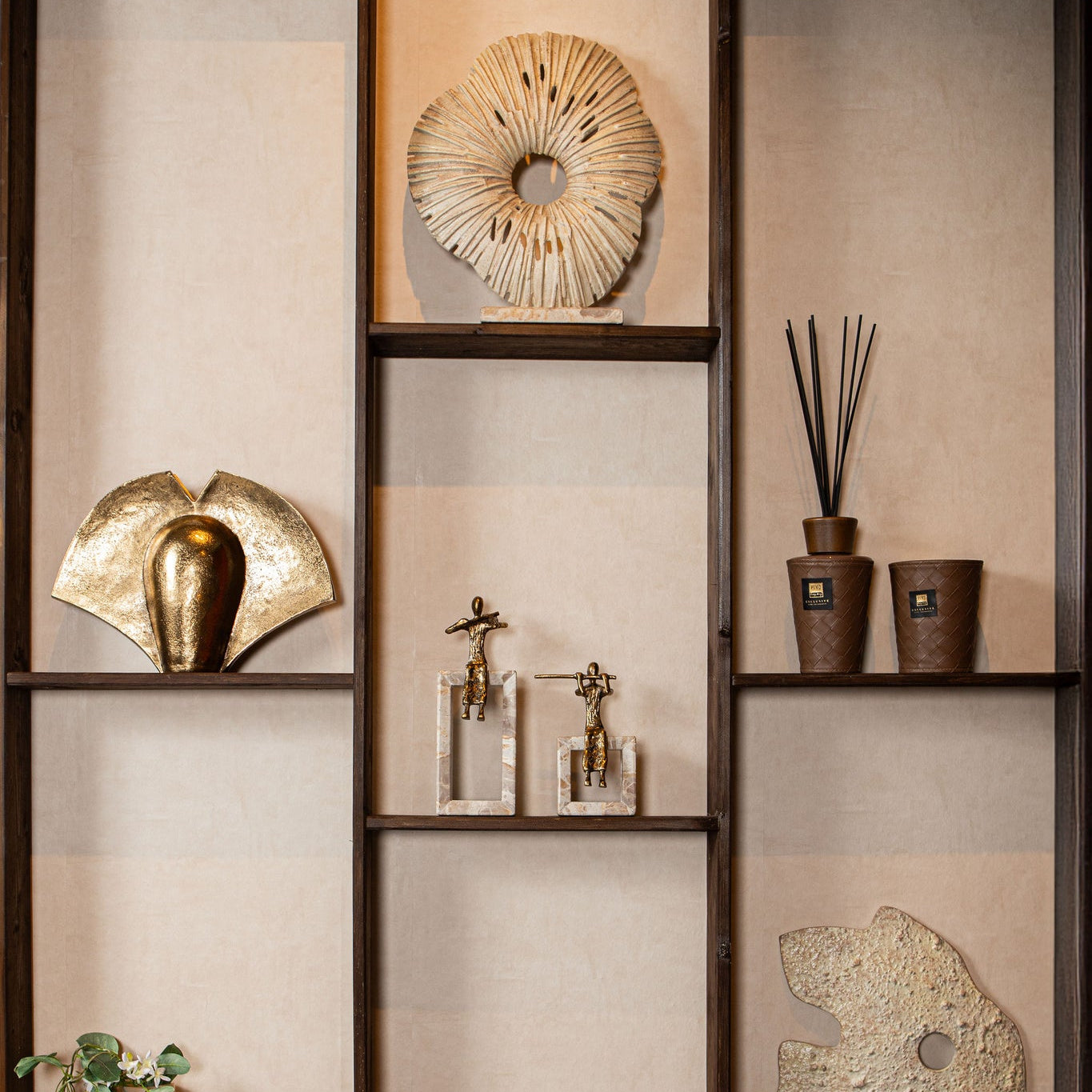 Aleria Beige Casted Alu Flute Lady On Marble Base PTMD