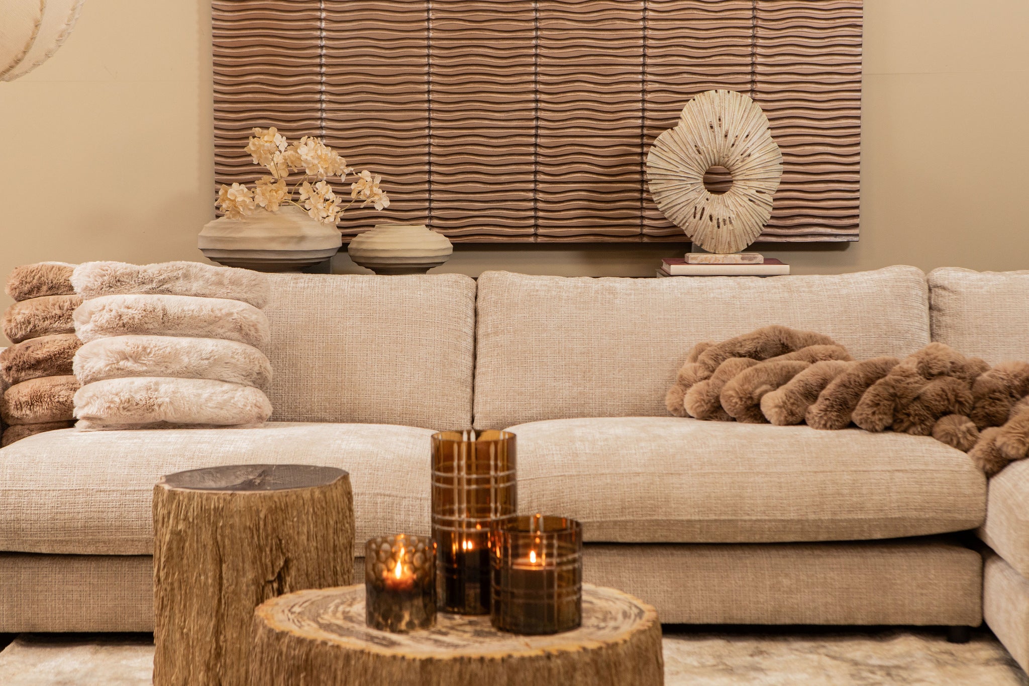 Vija Beige Casted Alu Organic Open Statue L PTMD