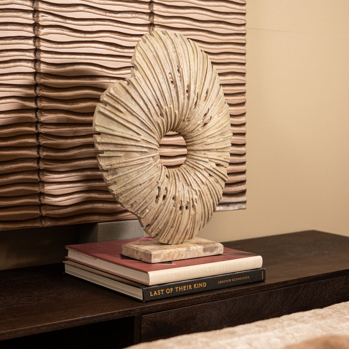 Vija Beige Casted Alu Organic Open Statue S PTMD