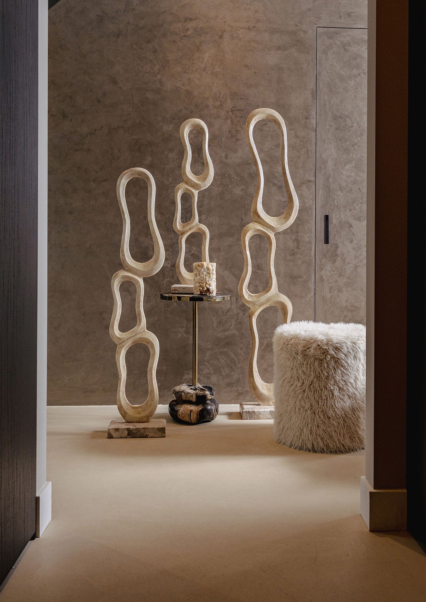 Beeld Camare Abstract Design Gegoten Aluminium Beige Small PTMD