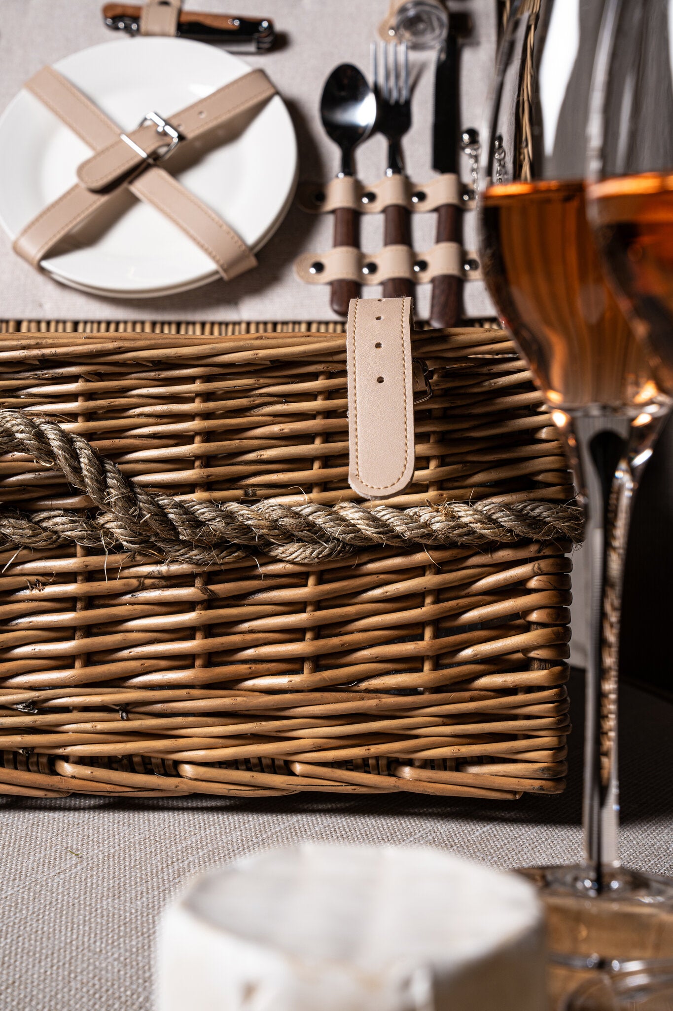 PTMD Picknickmand 2-Persoons Naturel Riet Compleet Koeltas PTMD