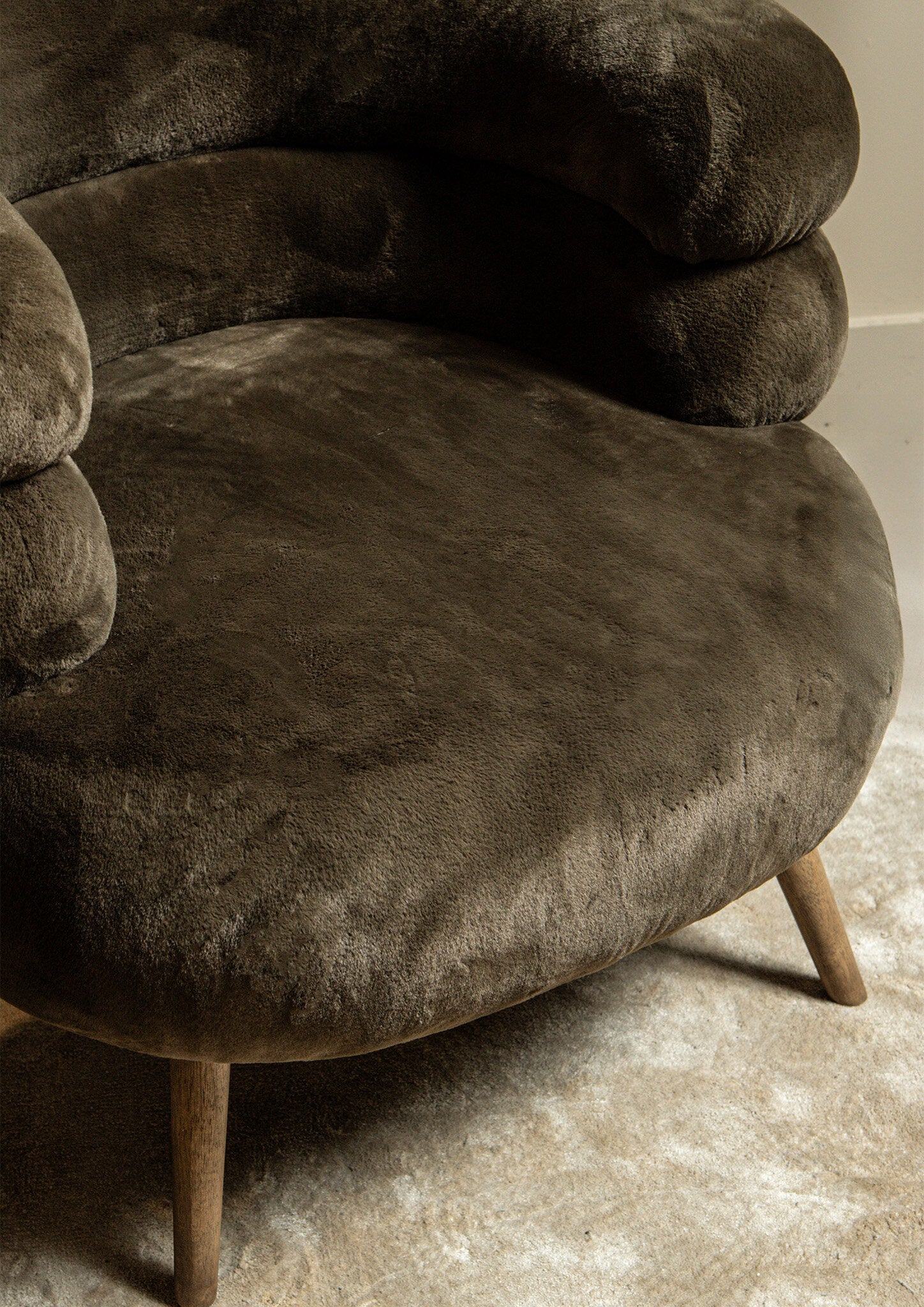 Nelly Dark Brown Fabric Fur Fauteuil PTMD