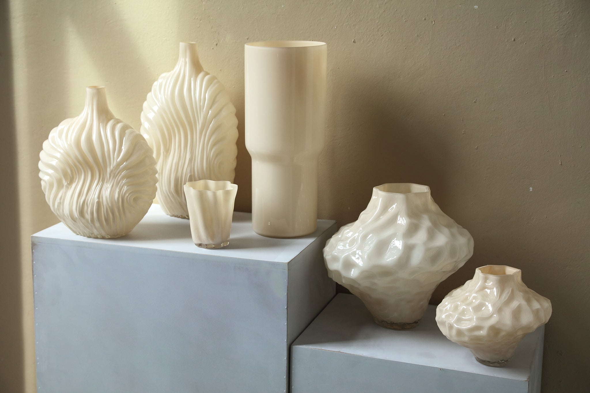 Vaas Moises Creme Onregelmatig Glas Small PTMD
