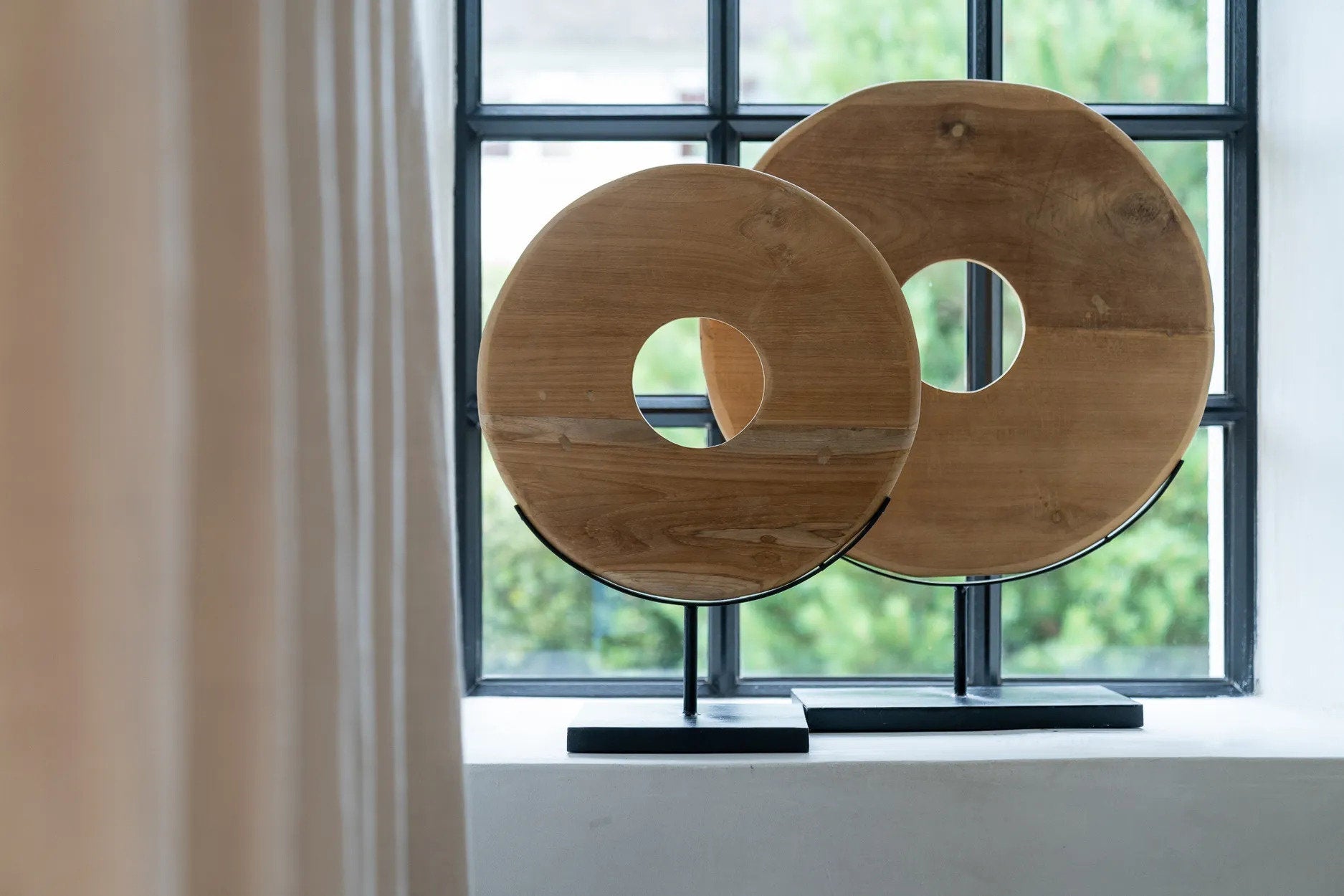 De Teak Disc op Stand Large Bazar Bizar