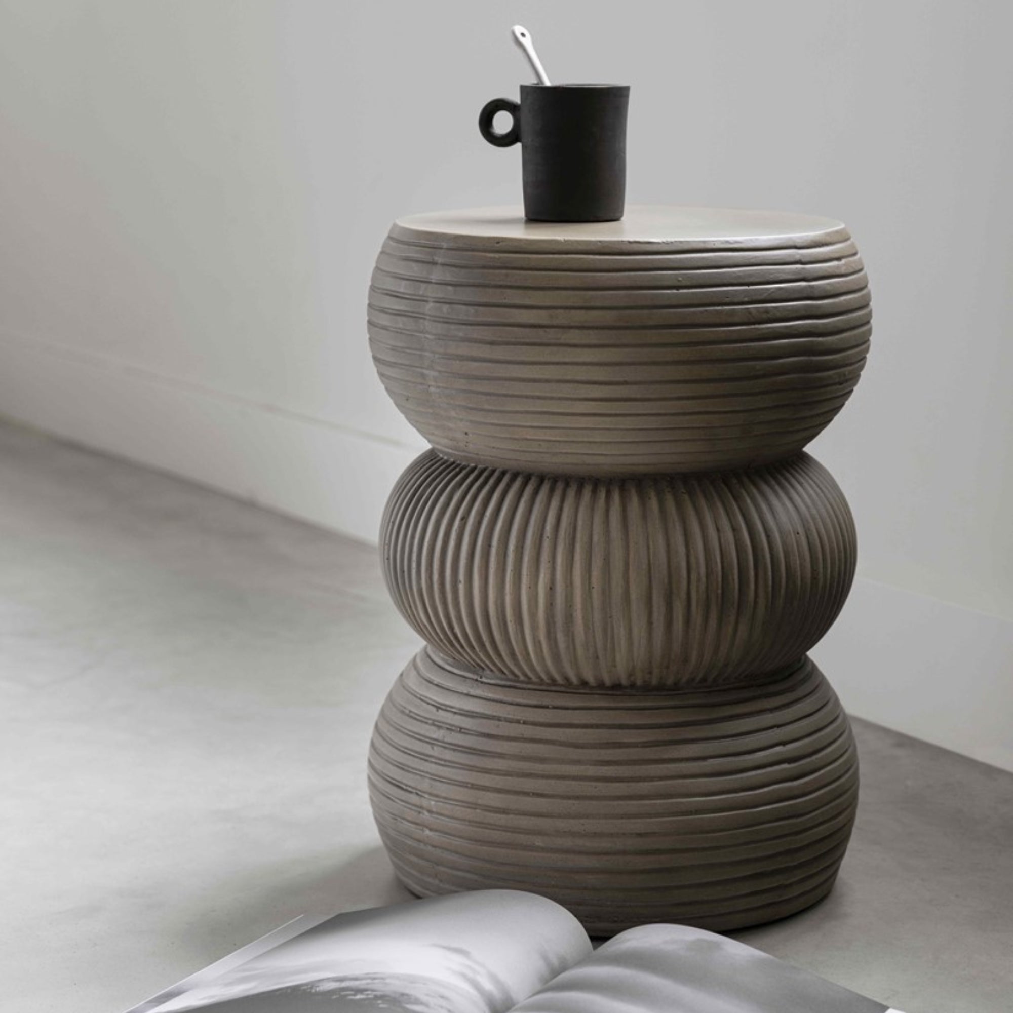 MUST Living Bijzettafel Olive