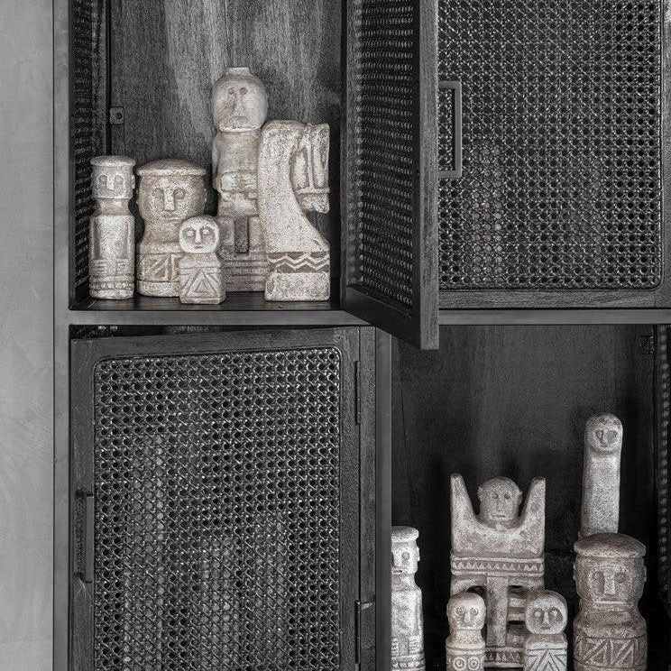 Etnisch beeld zandkleur in open kast MUST Living
