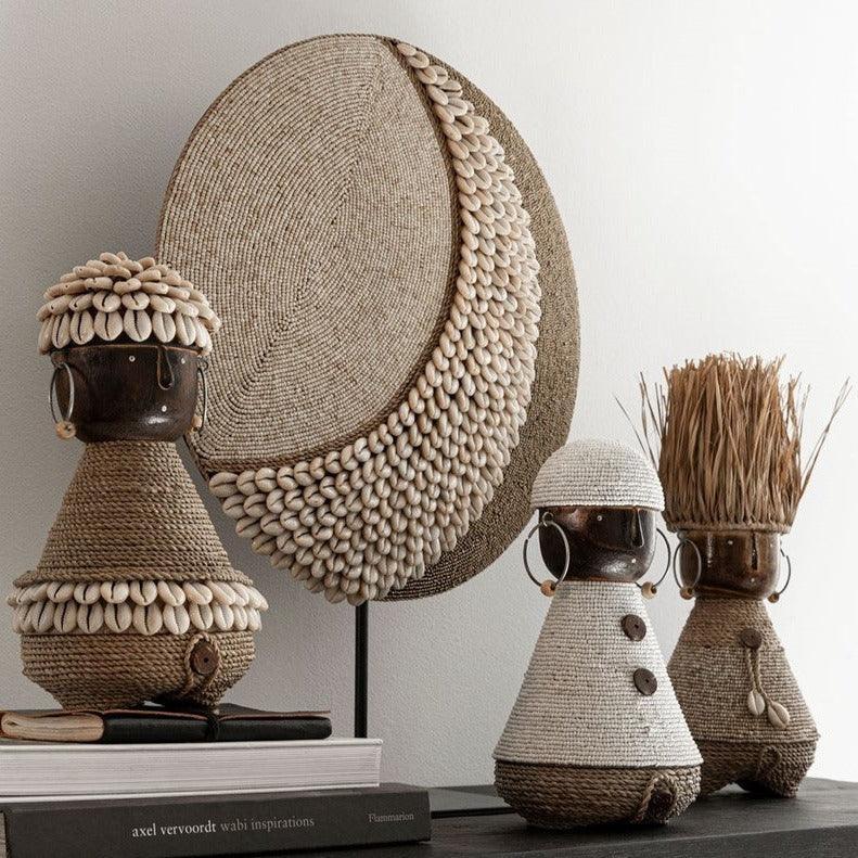 Detail witte kralenstructuur beeldje Coco Family Elana