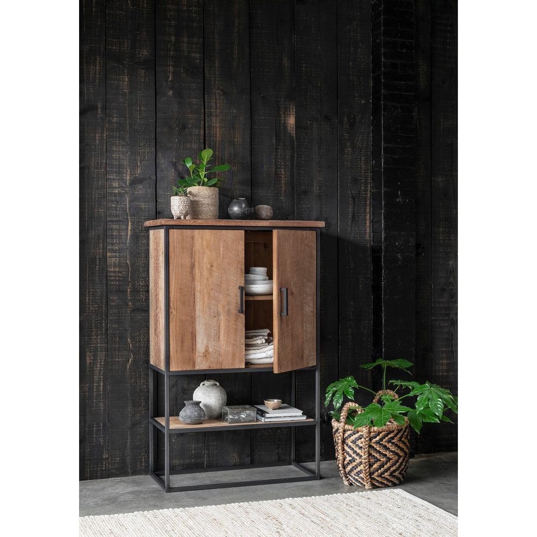 Bergkast Timeless Beam Small van DTP Home in een woonkamer