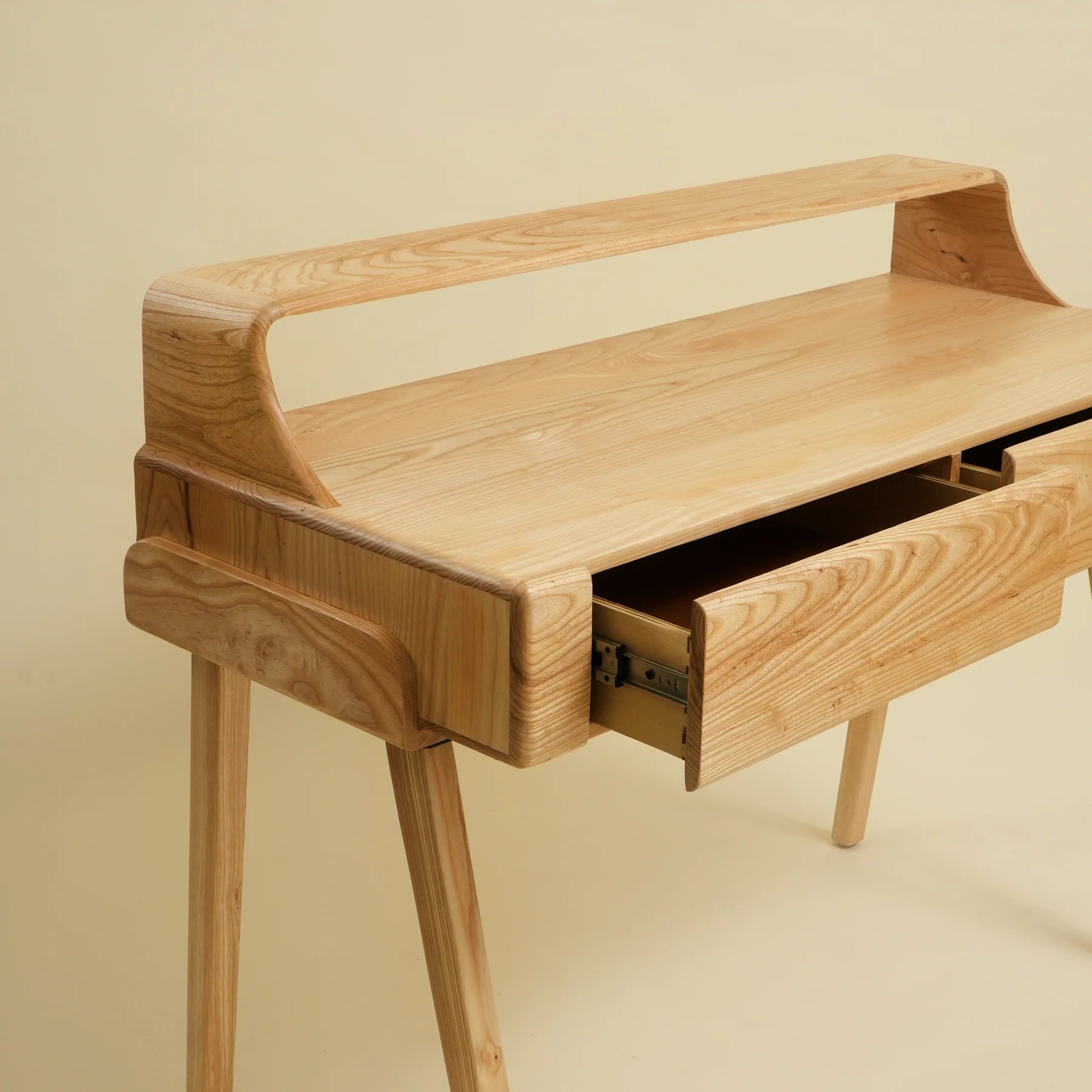 Bureau Bruin Mangohout ExpoBazaar - Bureau - ExpoBazaar - livinglovely.nl