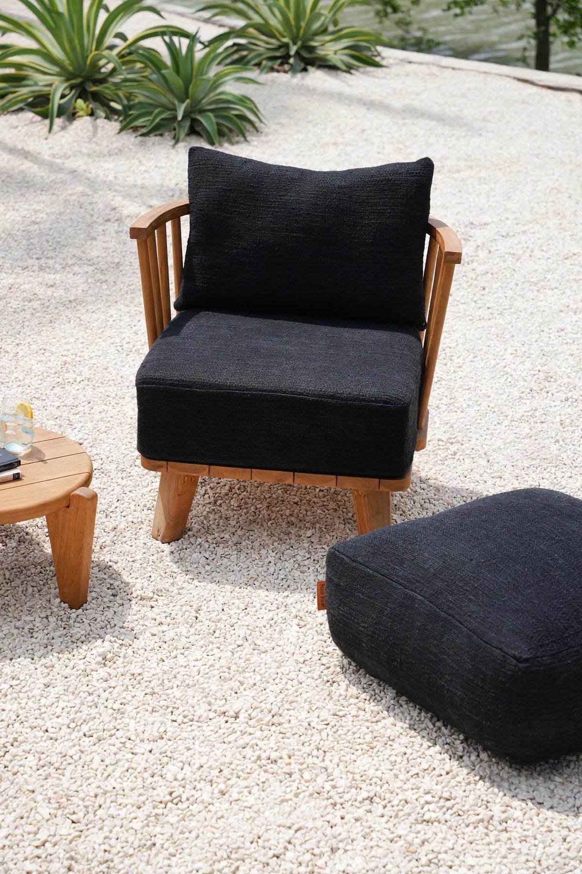 De Malawi Eenzitter - Naturel Zwart - Outdoor loungestoel - Bazar Bizar - livinglovely.nl
