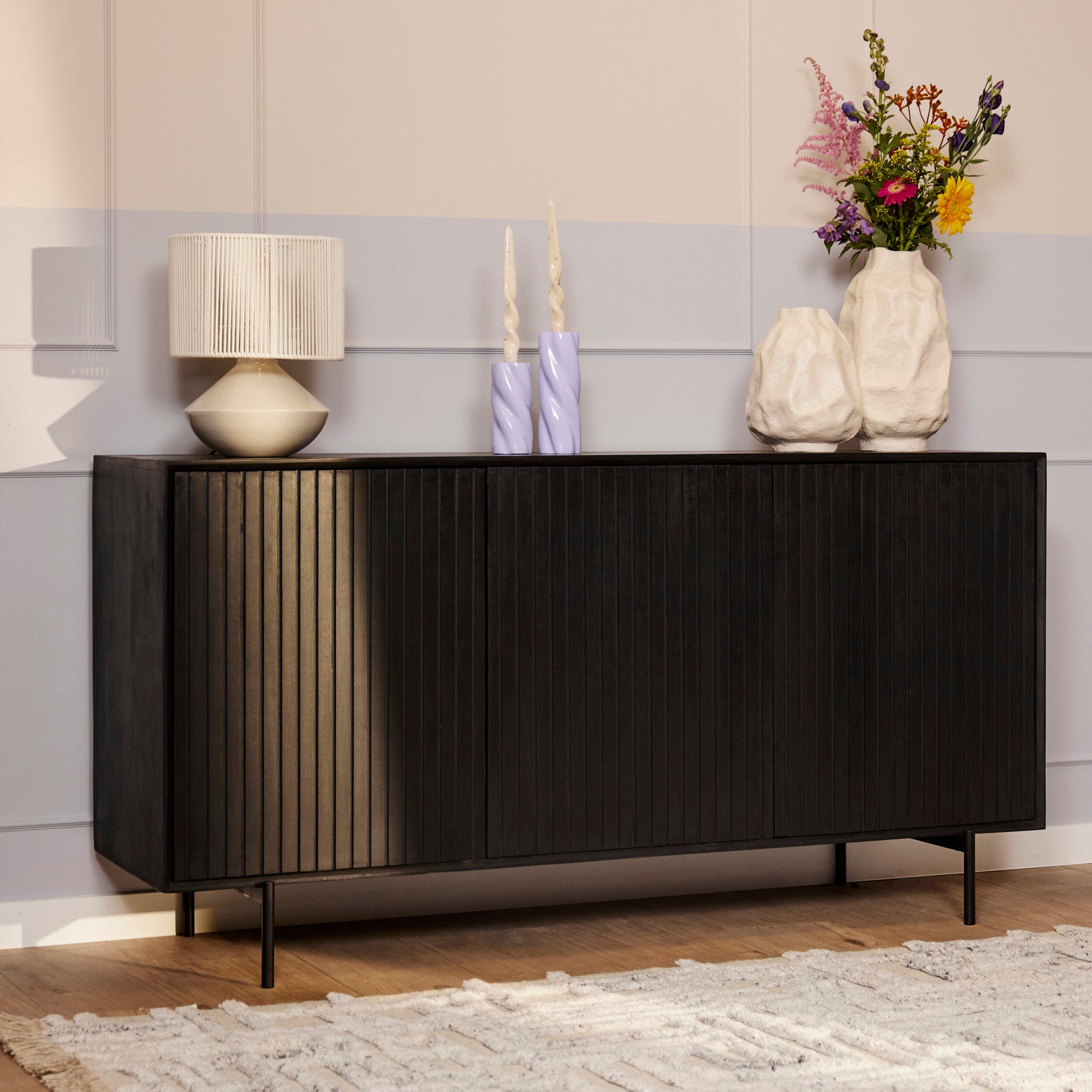 Dressoir Madison van Starfurn in massief mangohout met drie deuren, 165 cm breed