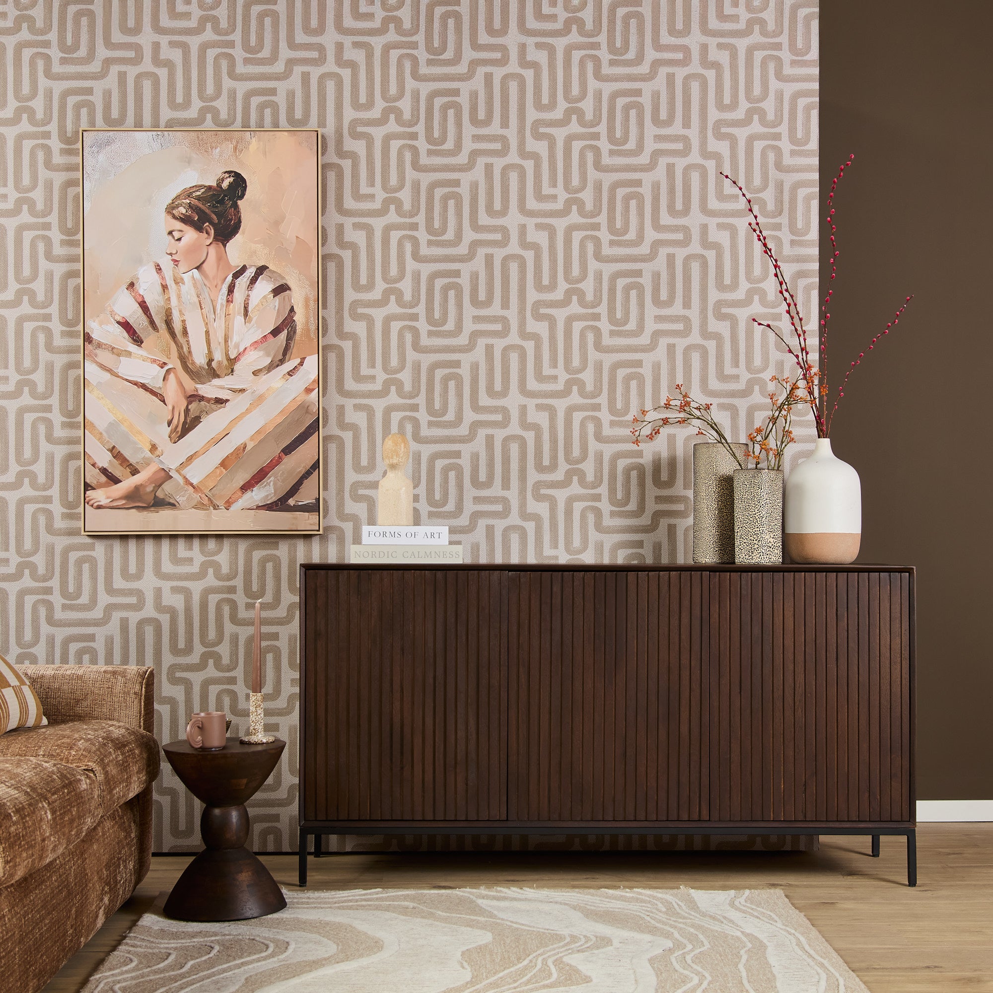 Dressoir Madison Mangohout Bruin 165cm van Starfurn, schuin vooraanzicht van de bruine kastdeuren