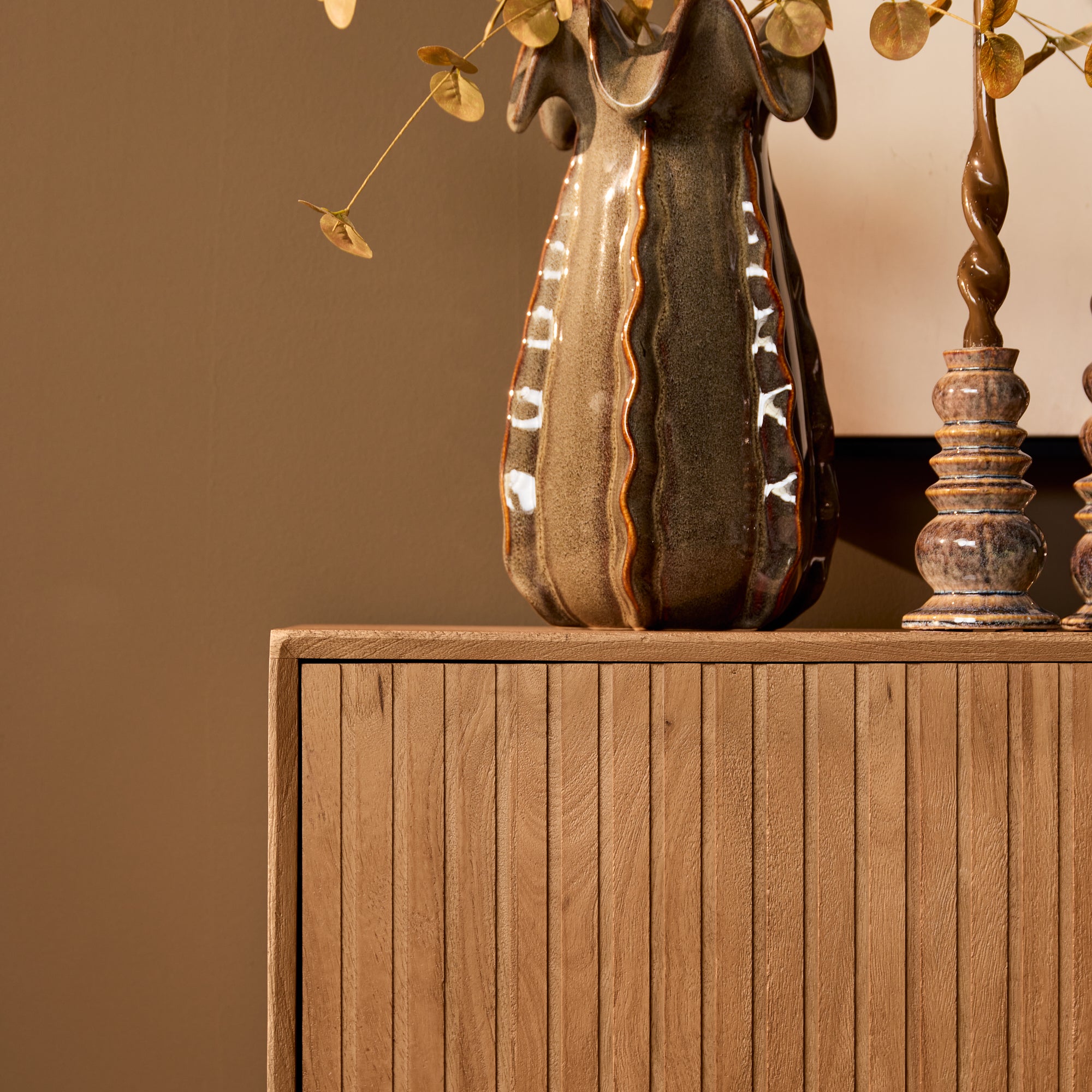 Zijaanzicht van het Madison dressoir van Starfurn, diepte 45 cm