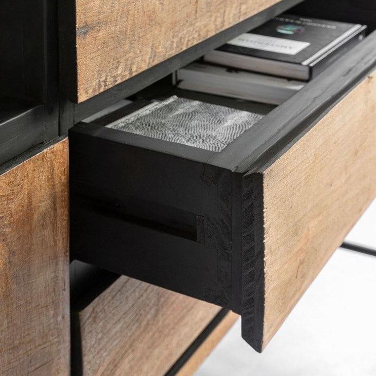 Metropole dressoir 200cm met hoge zwarte poten sfeerbeeld
