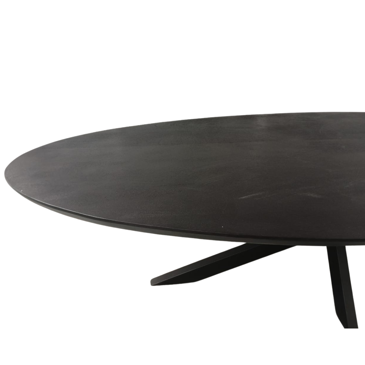 Ovale zwarte eettafel Brandy van Starfurn, handgemaakt van massief hout
