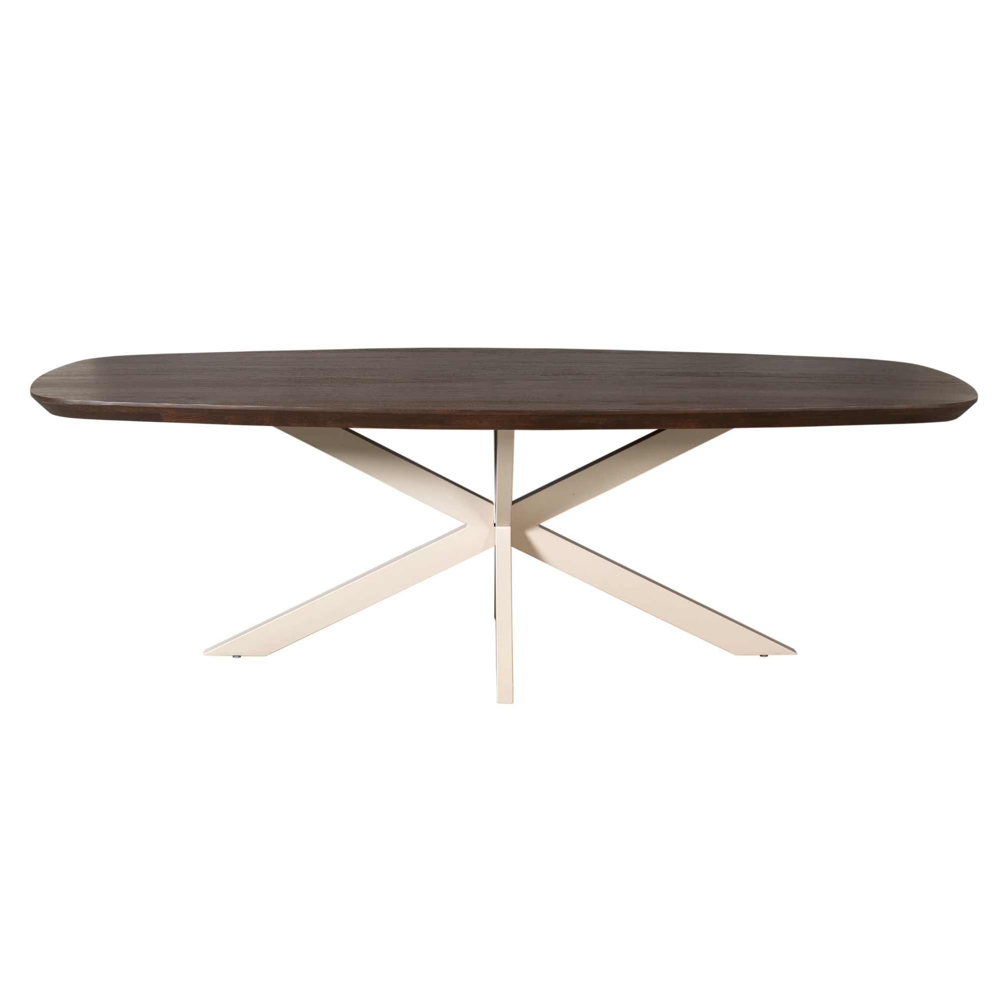 Eettafel Madison Deens Ovaal 240cm van Starfurn schuin van voren met de volle lengte van het blad