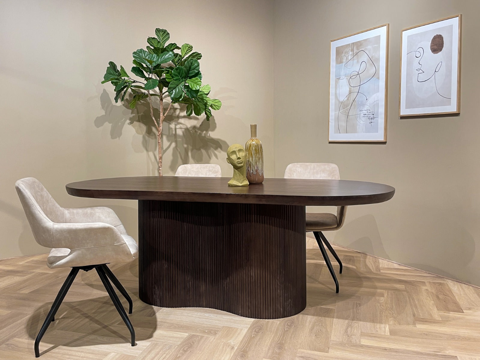 Eettafel Sevilla Chestnut 250cm in massief mangohout, L250cm x B110cm x H76cm