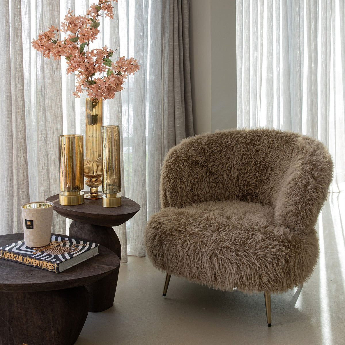 Bruine Franklyn fauteuil van PTMD in een woonkamer als loungestoel