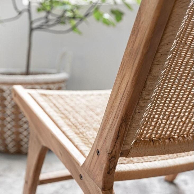 Lazy Loom fauteuil naturel zijaanzicht met teakhouten poten