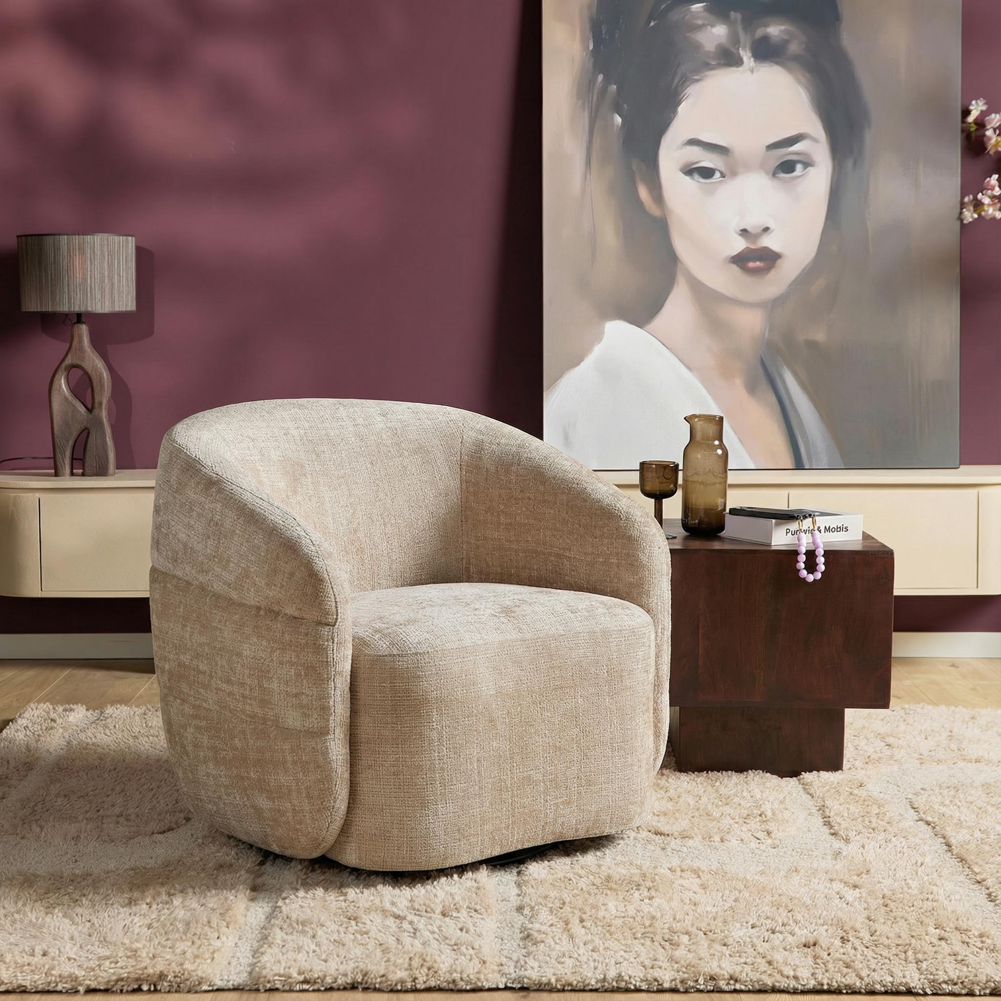 Fauteuil Yara Beige van Starfurn in een neutraal ingerichte kamer bij een grote plant