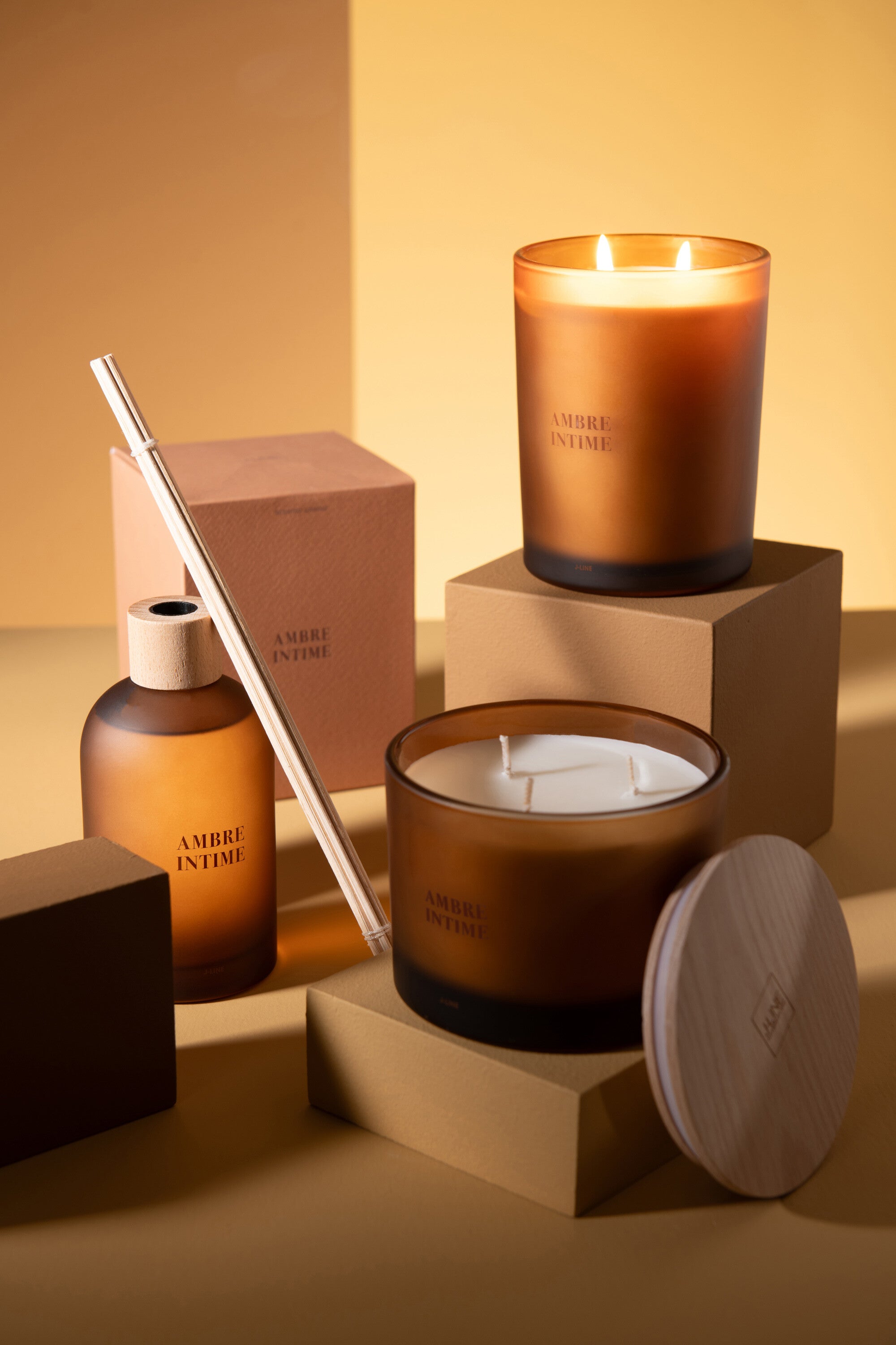 Geurkaars Accords Essentiels Ambre Intime 28 Uur - Geurkaars - J-Line - livinglovely.nl