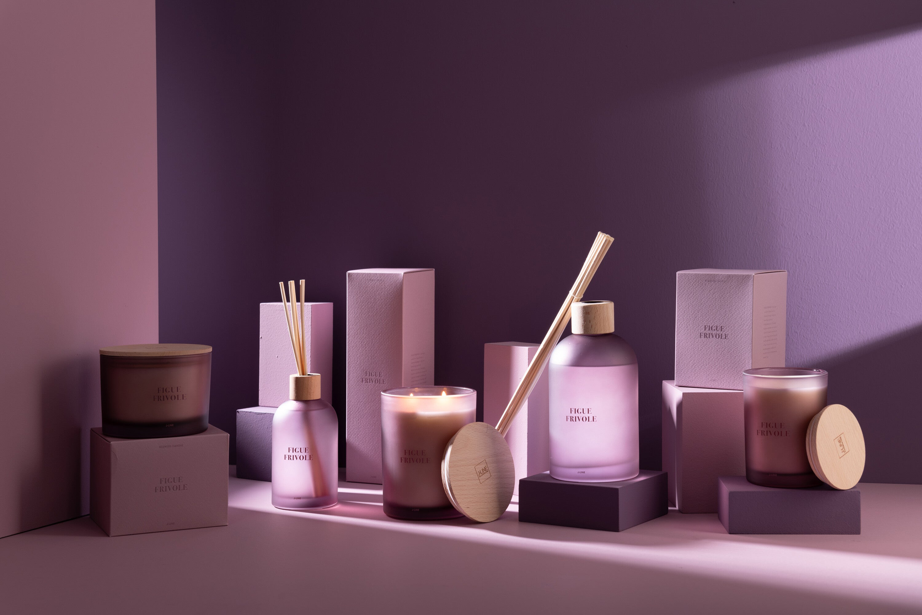 Geurkaars Accords Essentiels Figue Frivole 52 Uur - Geurkaars - J-Line - livinglovely.nl