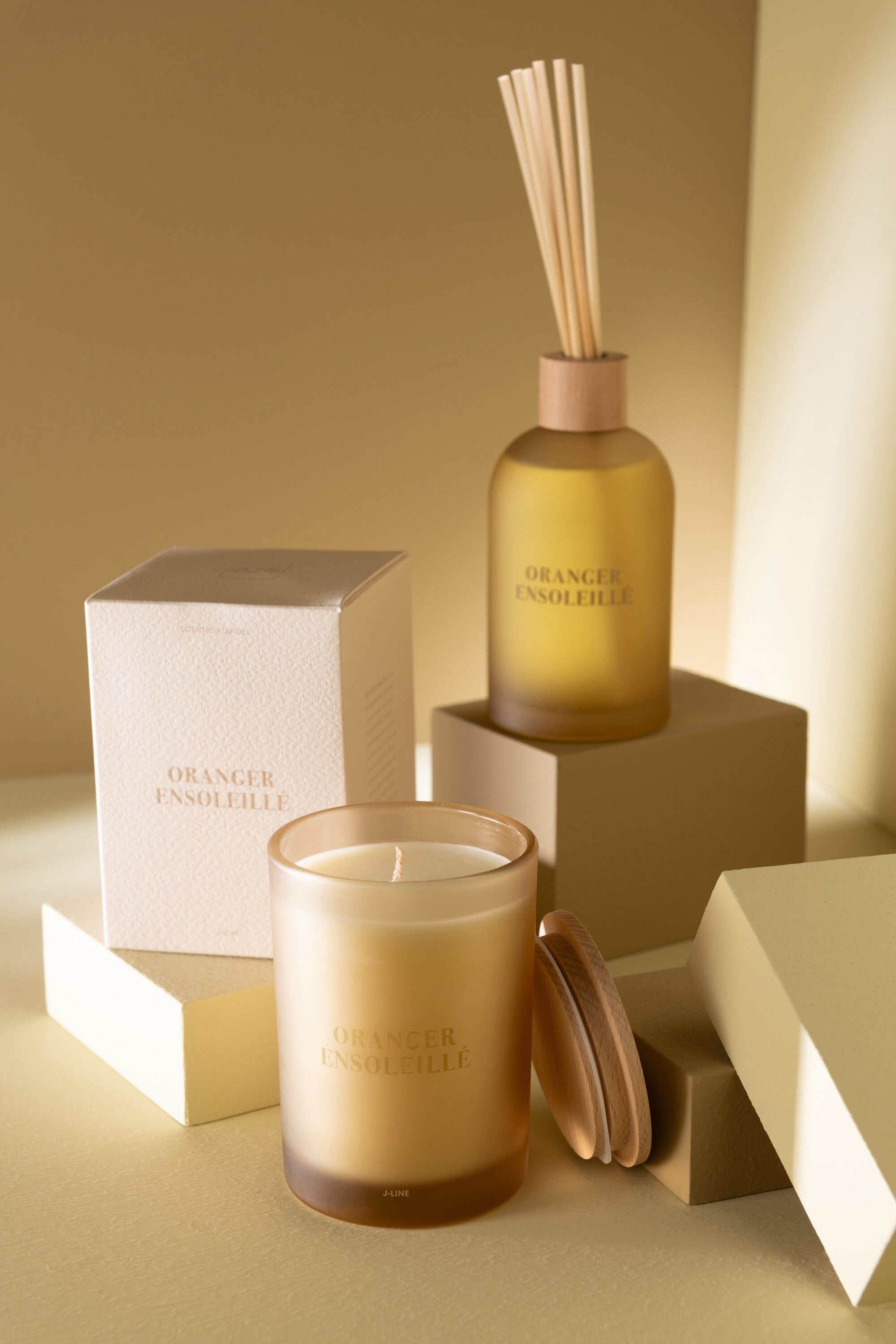 Geurkaars Accords Essentiels Oranger Ensoleillé 28 Uur - Geurkaars - J-Line - livinglovely.nl