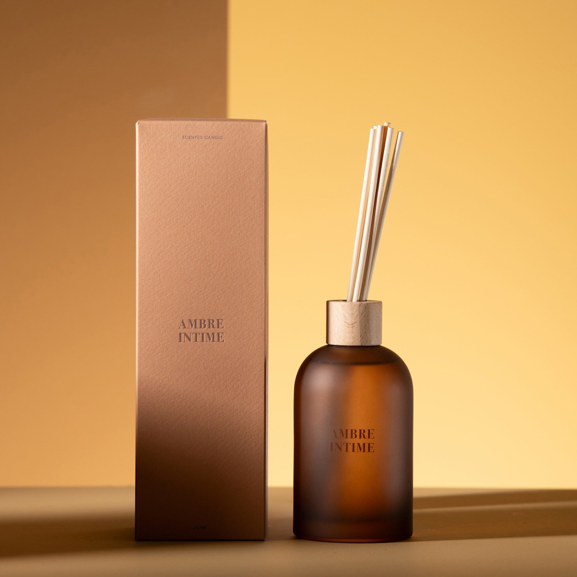 Geurstokjes Accords Essentiels Ambre Intime 250ml - Geurstokjes - J-Line - livinglovely.nl