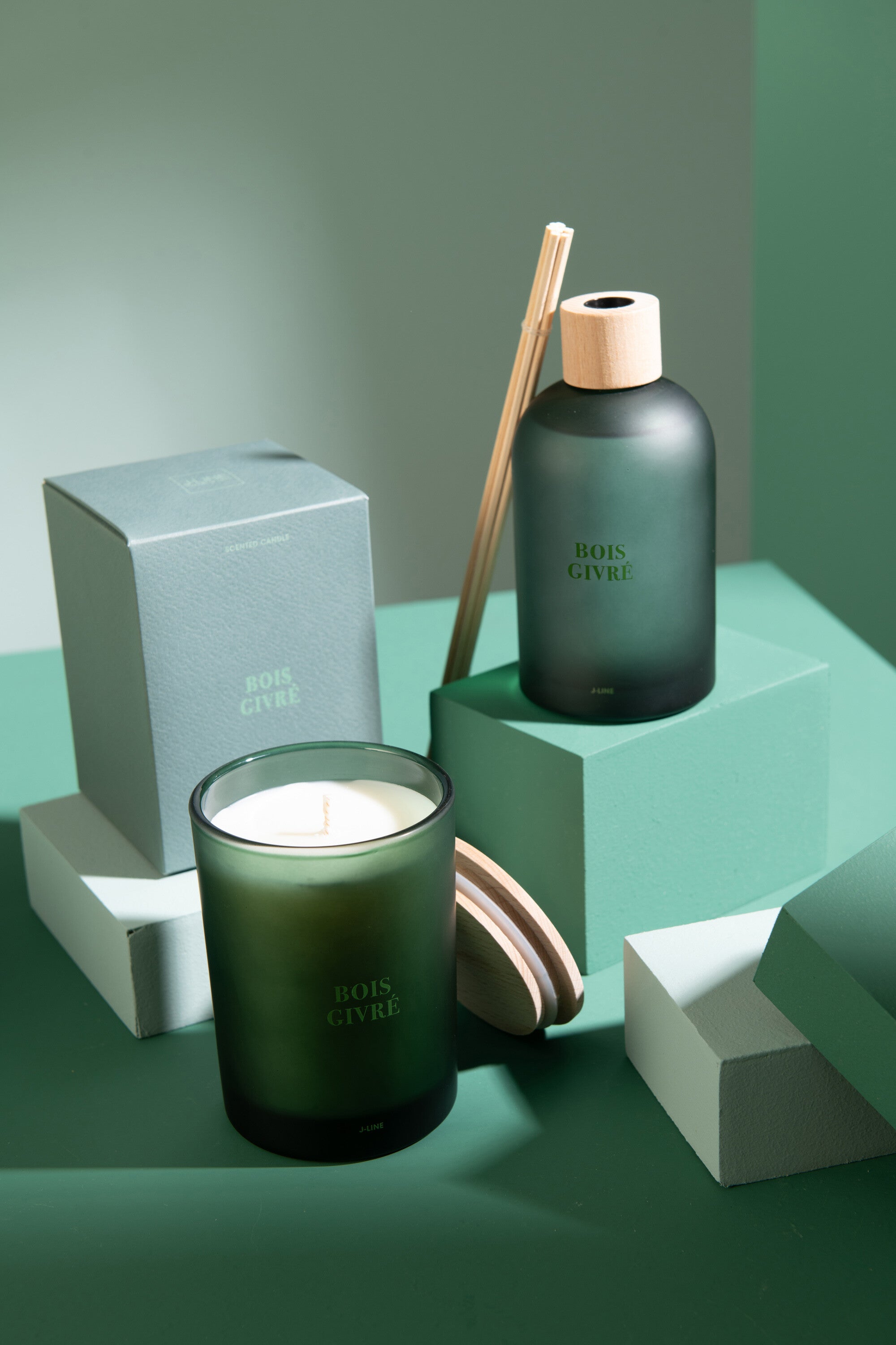 Geurstokjes Accords Essentiels Bois Givré 250ml - Geurstokjes - J-Line - livinglovely.nl