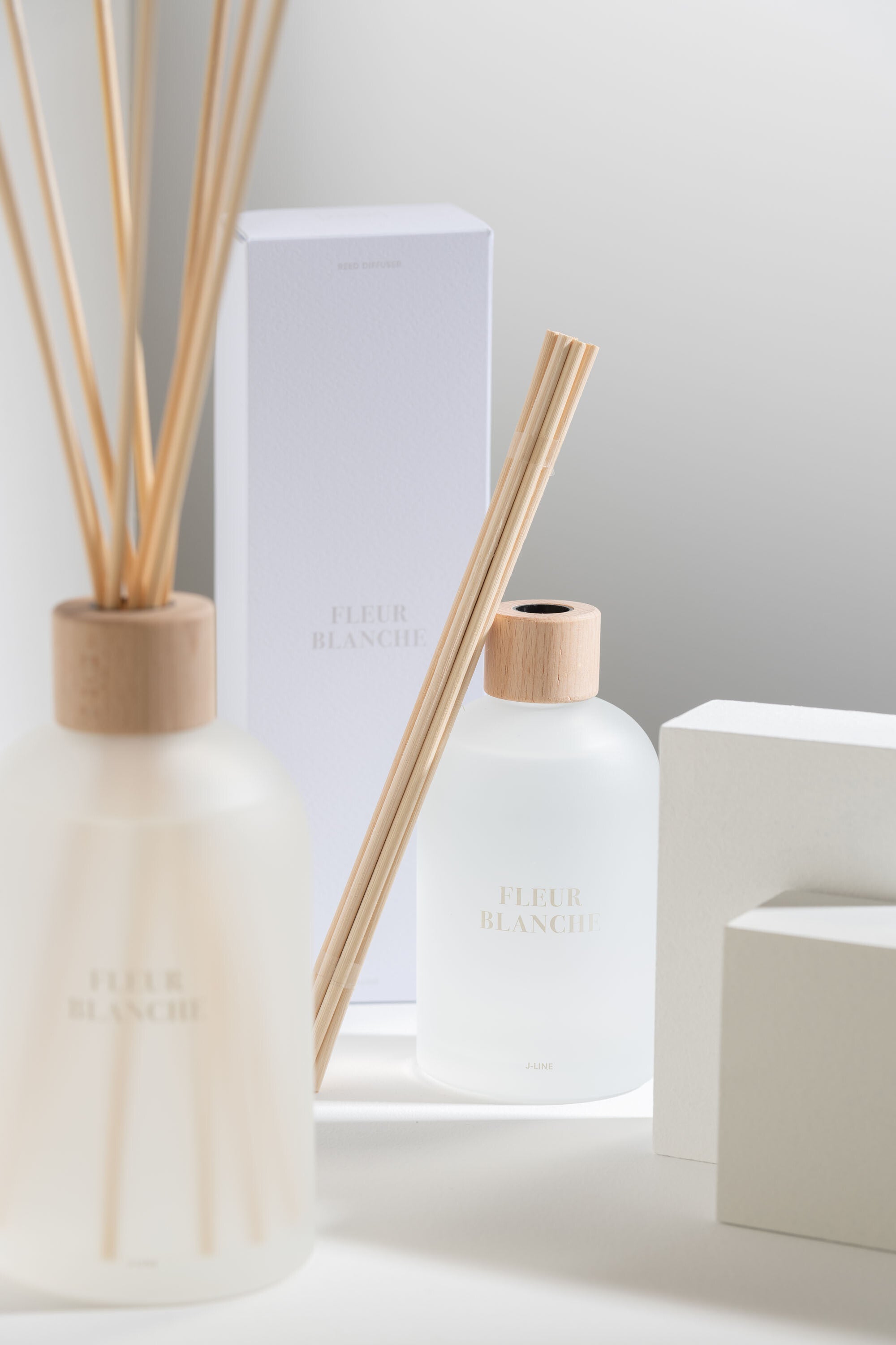 Geurstokjes Accords Essentiels Fleur Blanche 250ml - Geurstokjes - J-Line - livinglovely.nl