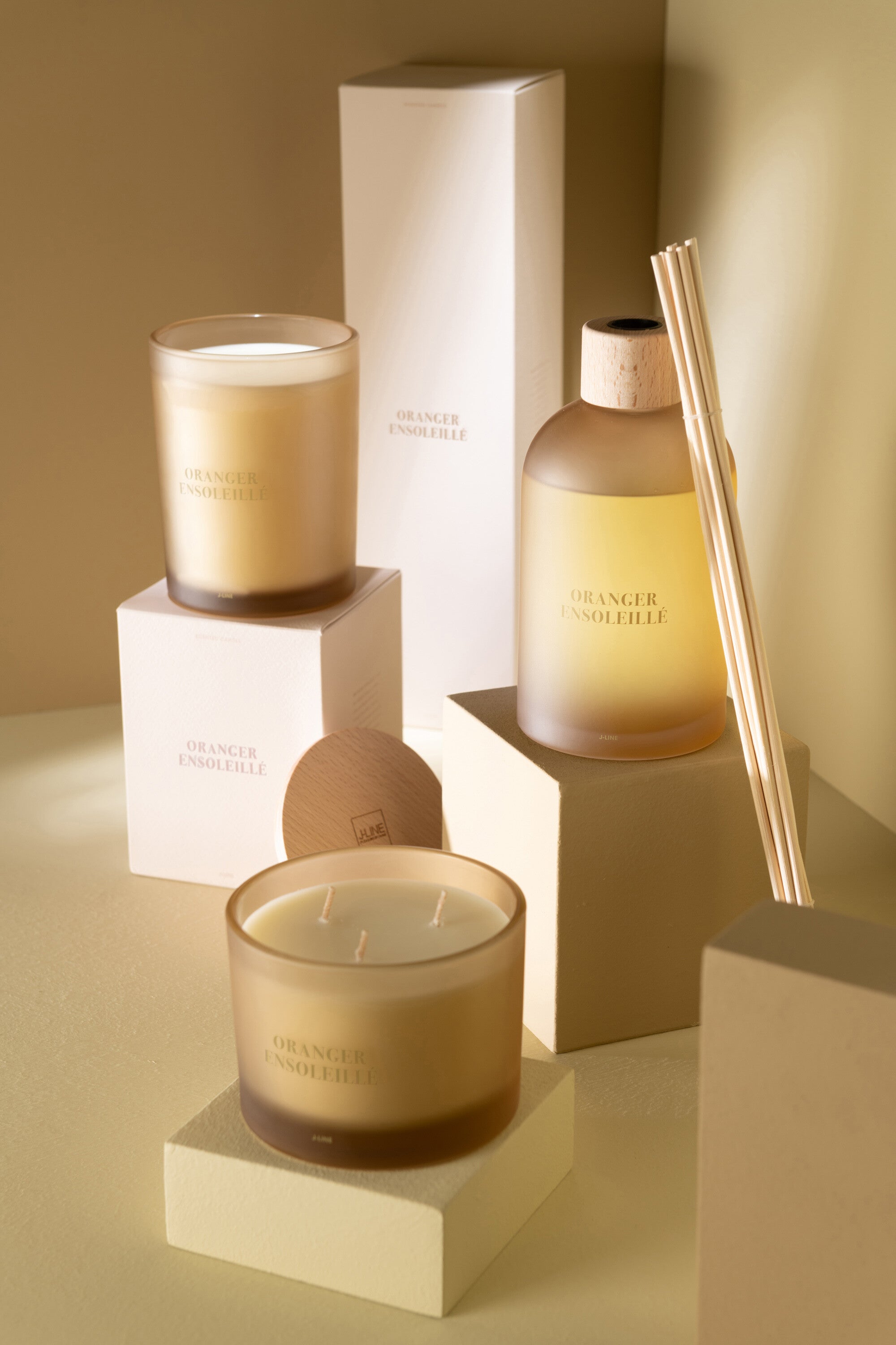 Geurstokjes Accords Essentiels Oranger Ensoleillé 550ml - Geurstokjes - J-Line - livinglovely.nl