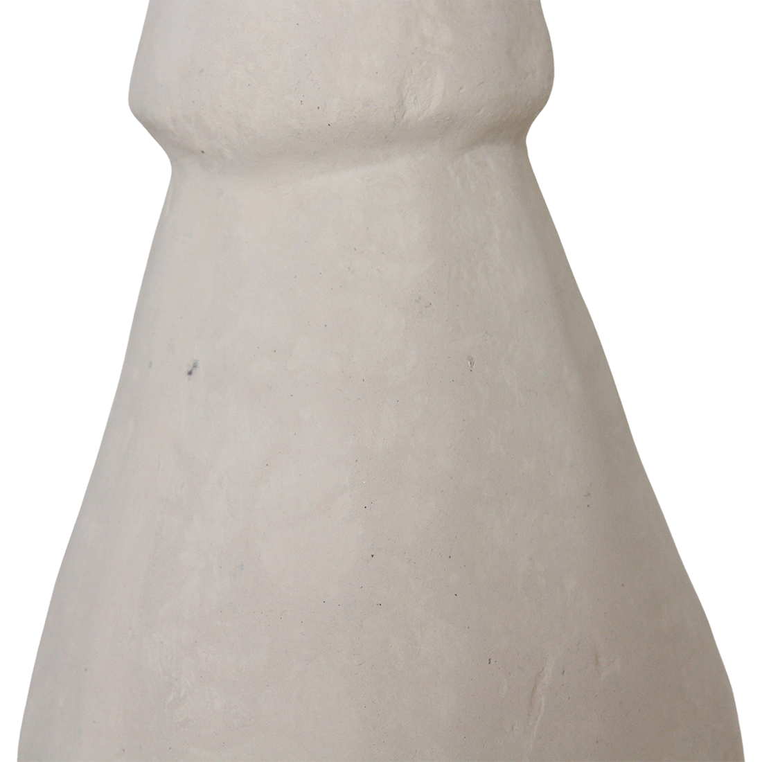 Hanglamp Chalk Pugal van Raw Materials, sfeerbeeld van de naturel hanglamp met warme lichtgloed