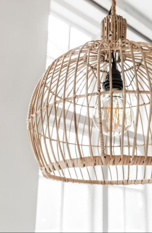Hanglamp Las Salinas Pitriet Naturel Small van MUST Living, brandende lamp met warm lichtspel door het vlechtwerk
