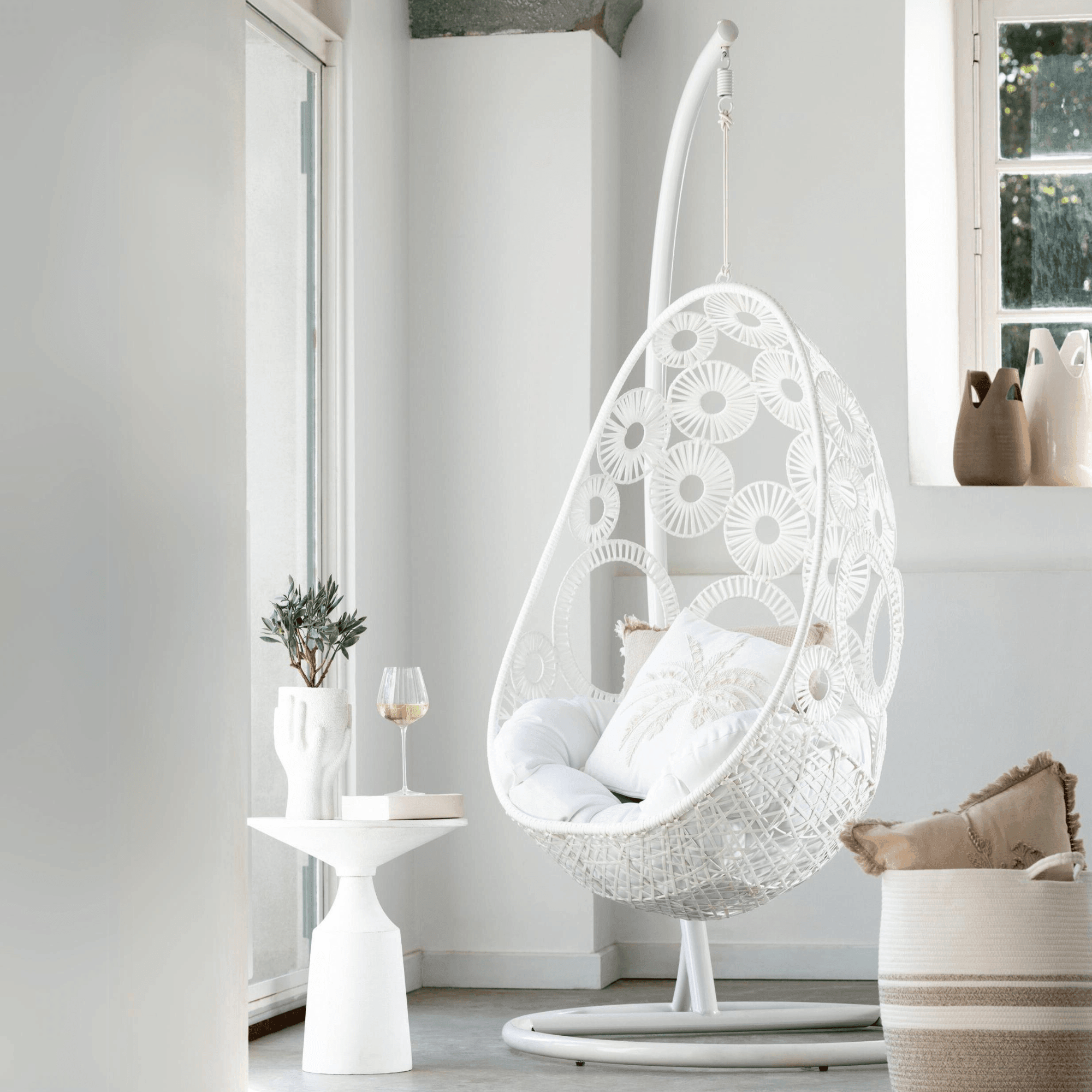 Hangstoel + Kussens Bula Metaal/Riet Wit - Hangstoel - J-Line - livinglovely.nl