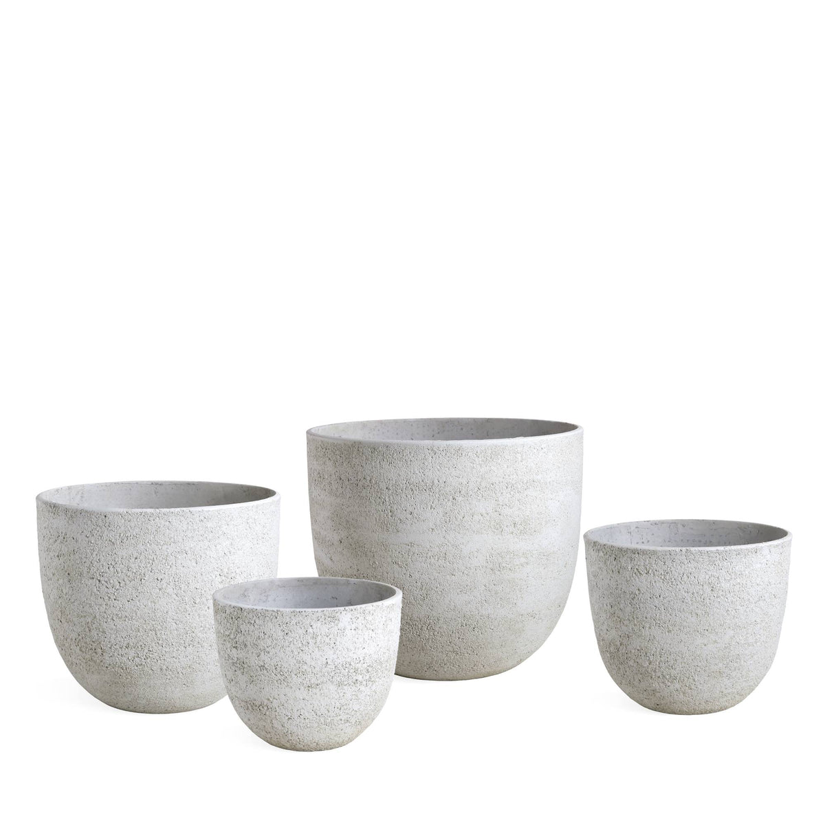 Jay-Lo White GRC Pot Bombey Set Of 4 van PTMD, vier witte bombey potten van GRC op witte achtergrond