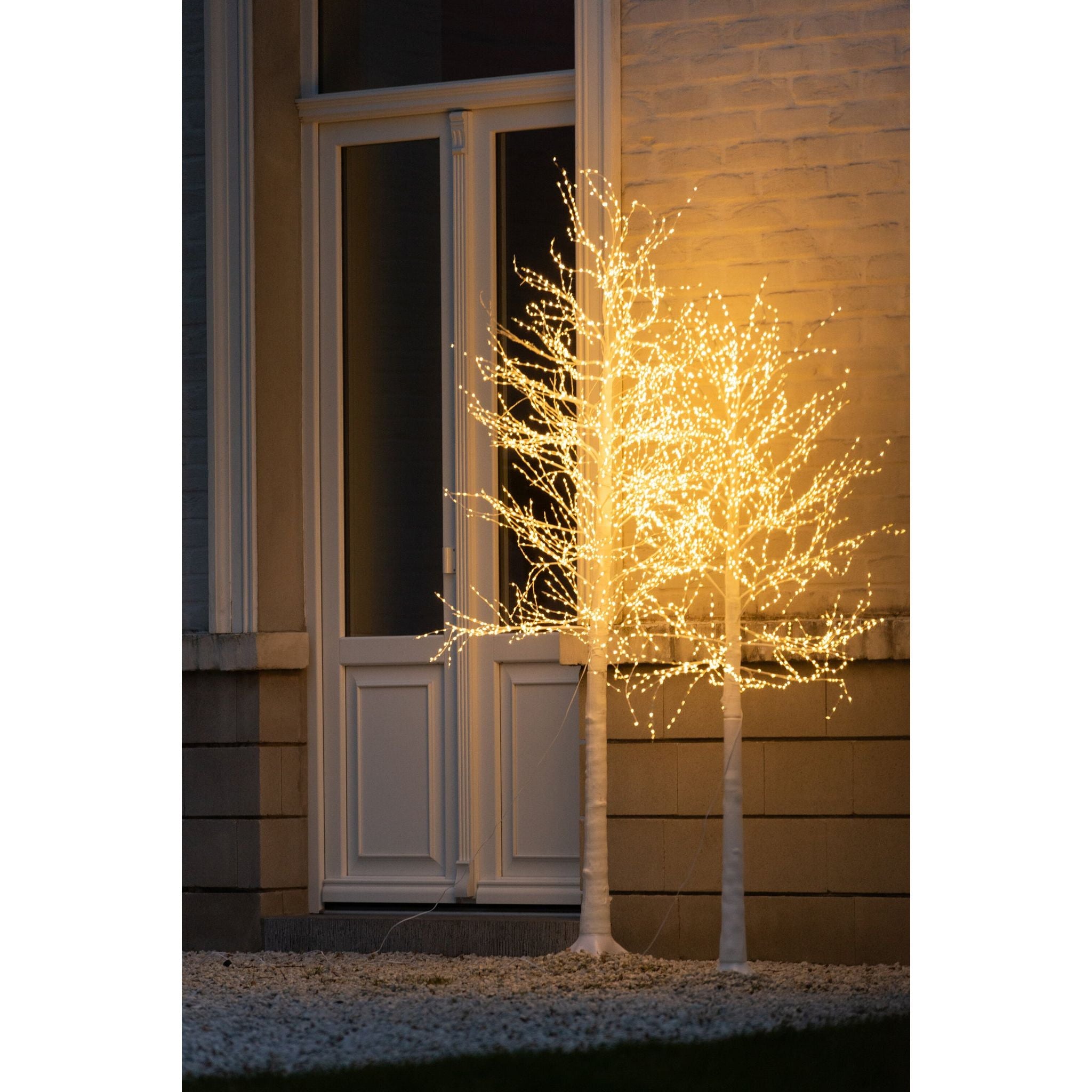 Kerstboom 2000 Led Plastiek Wit Medium H180cm van J-Line, witte kerstboom van plastiek, detail van de takken en afwerking