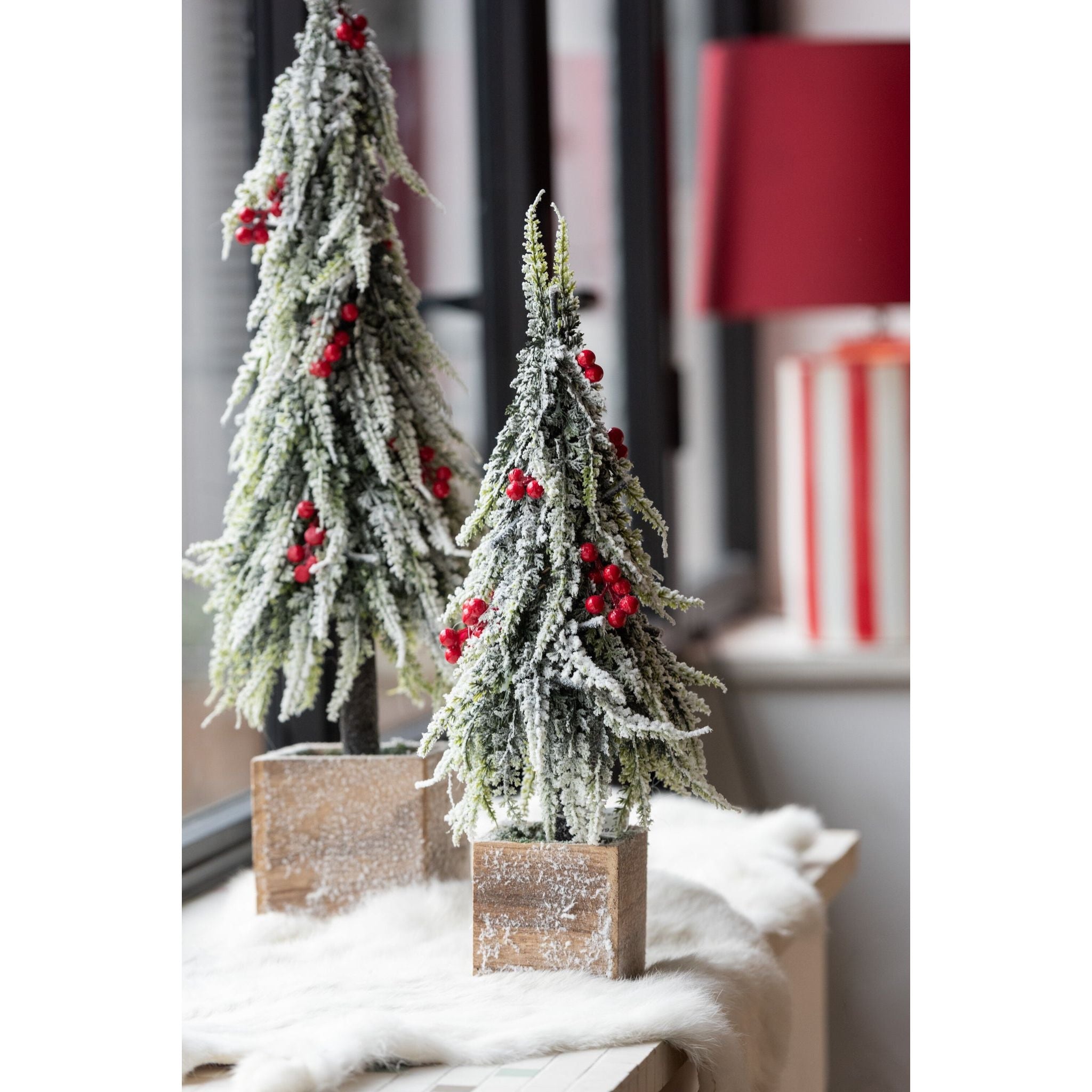 Kerstboom + Led Kunststof Sneeuw Groen/Rood Small H40cm van J-Line, close-up van het materiaal