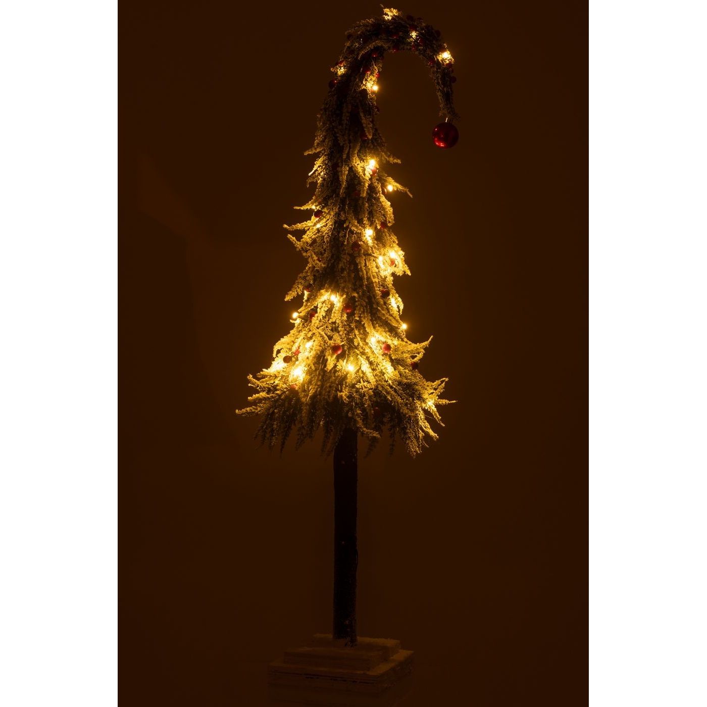 Kerstboom Muts+Led Kunststof Sneeuw Groen/Rood Large H100cm van J-Line, in een feestelijk gestylede setting