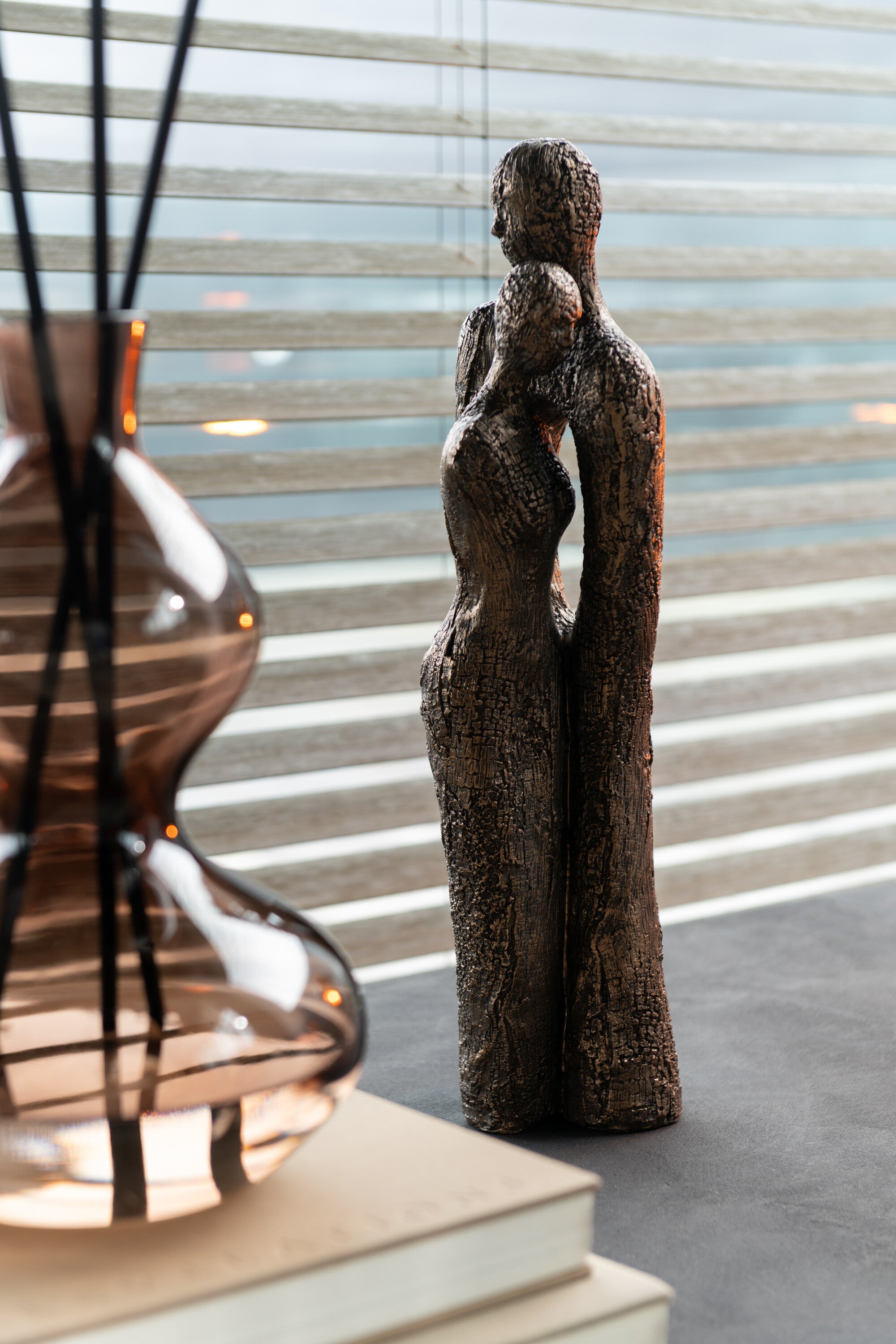 Knuffel Koppel Modern Resine Bruin/Goud - Beeld - J-Line - livinglovely.nl